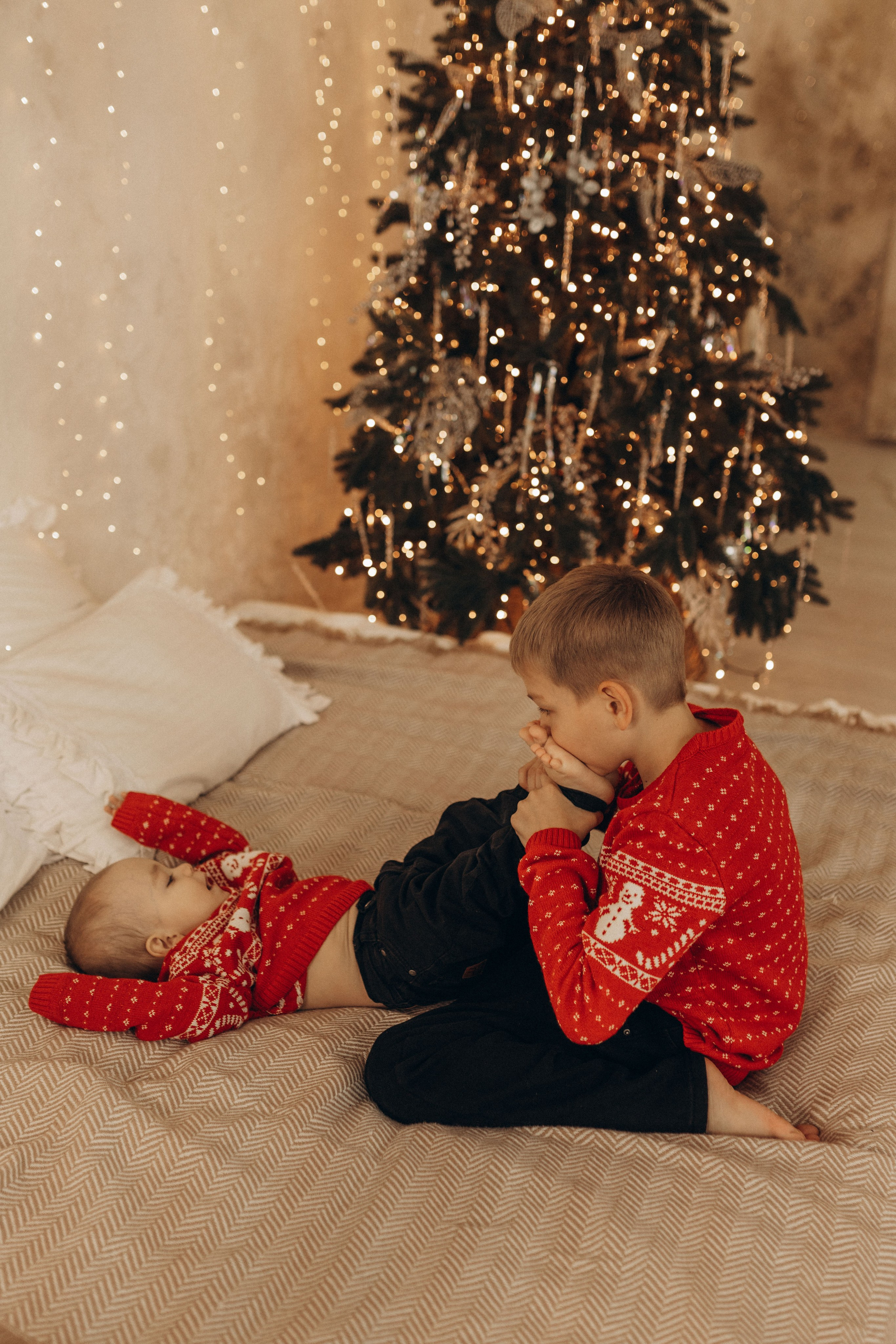 Яркий новый год мама и 2 сыночка. Фотограф в Ставрополе Svetlana Matveeva