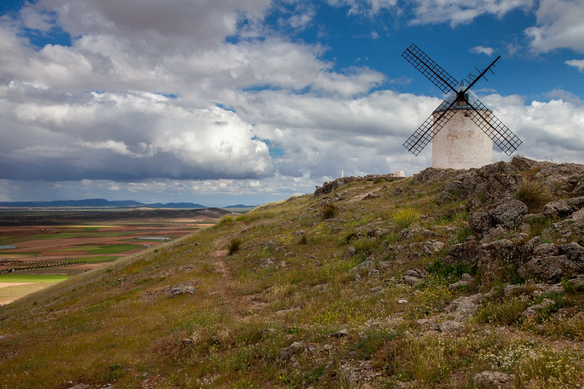 Consuegra España Molinos de viento de Don Quijote en la provincia de Toledo, Испания 2010. Фотограф Василий Буланов