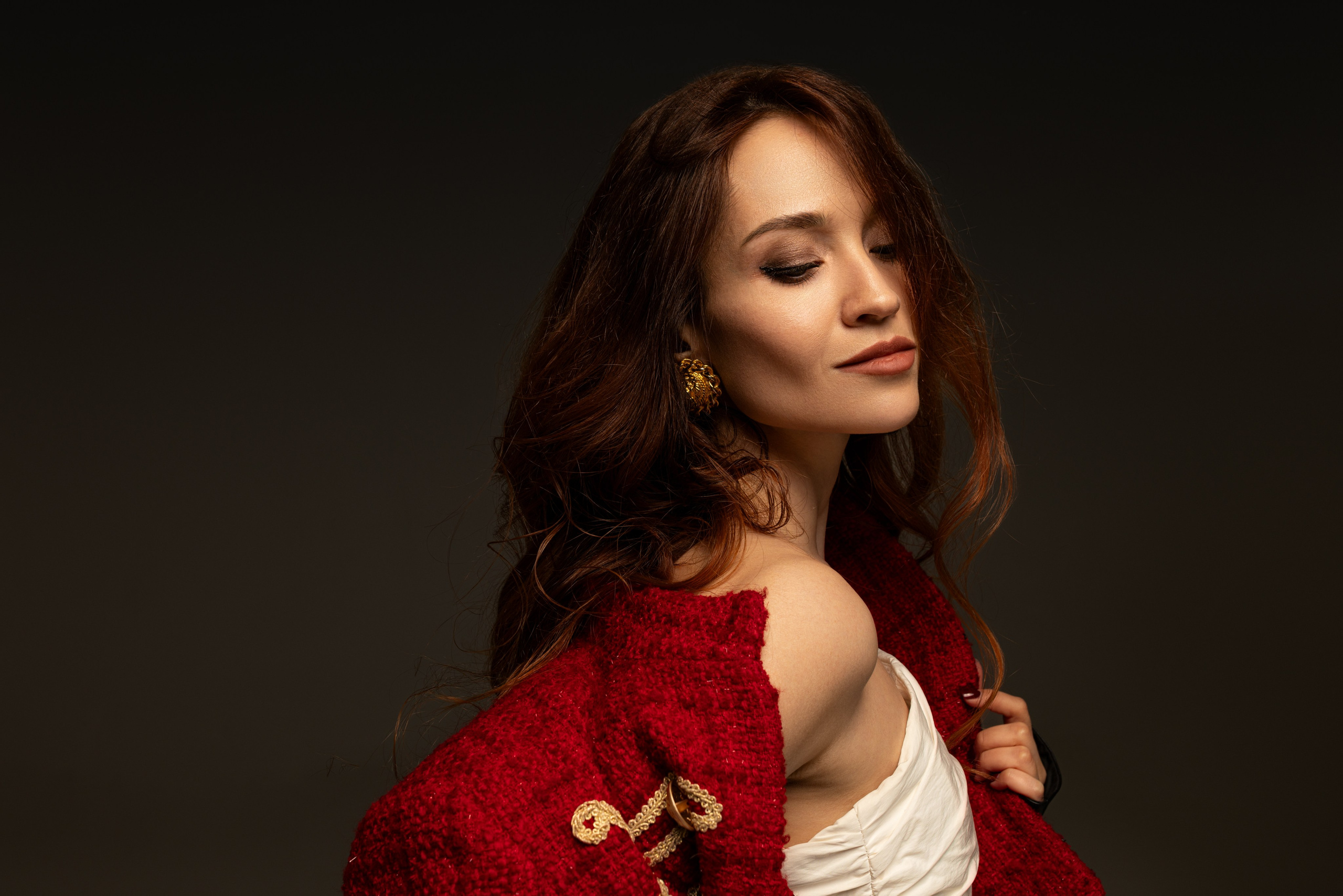 Студийная съемка с Еленой на циклораме с импульсным светом в формате для «себя». Дмитрий Шульгин, портретный фотограф в Воронеже