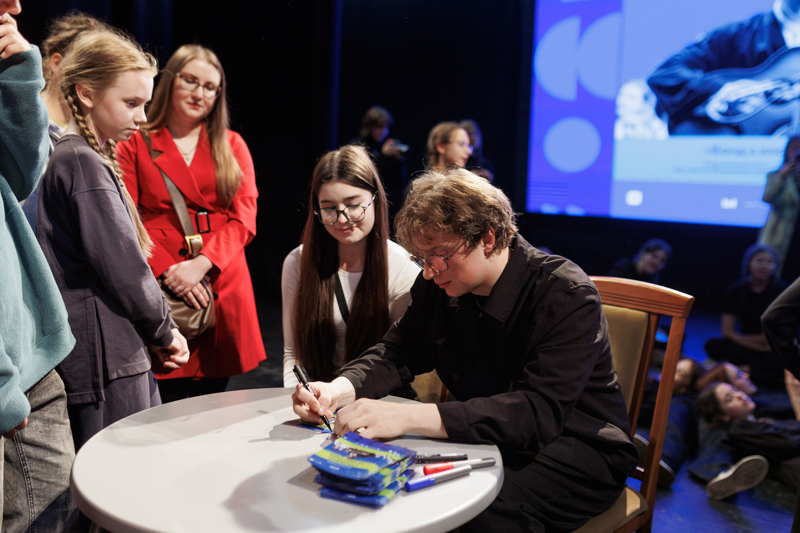 Выксунская премьера «Громко и Честно. Бонд с кнопкой». Фотограф городских и семейных событий Артем Карпухин