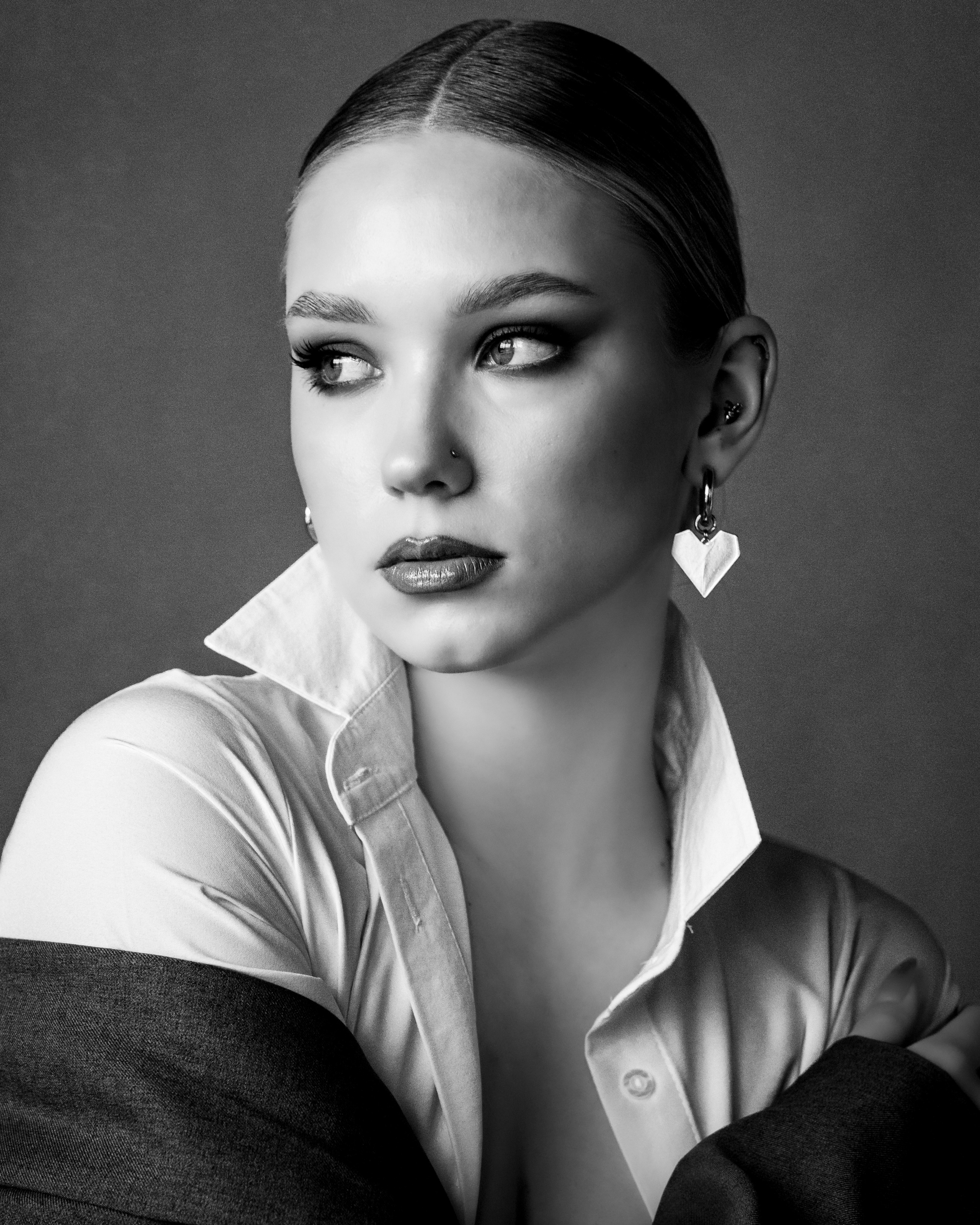 Черно-белый портрет в классическом стиле