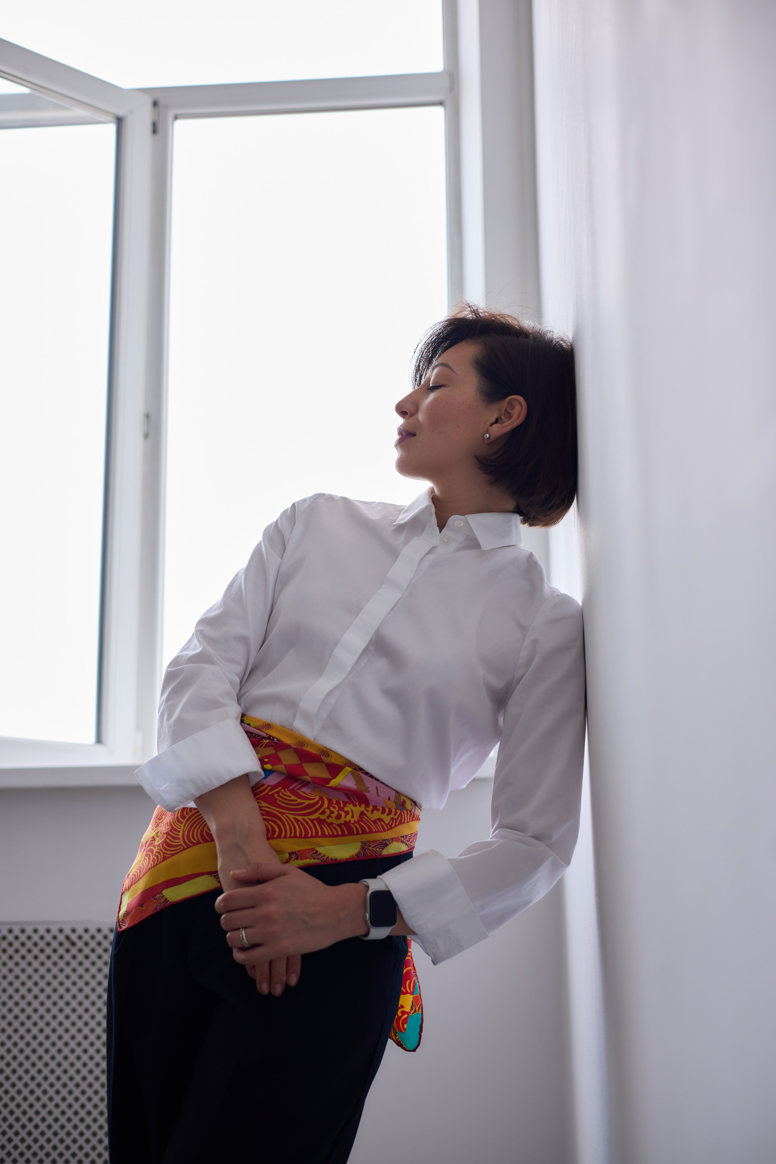 Кристина Кибирева, девушка в офисной одежде. Фото в офисе 