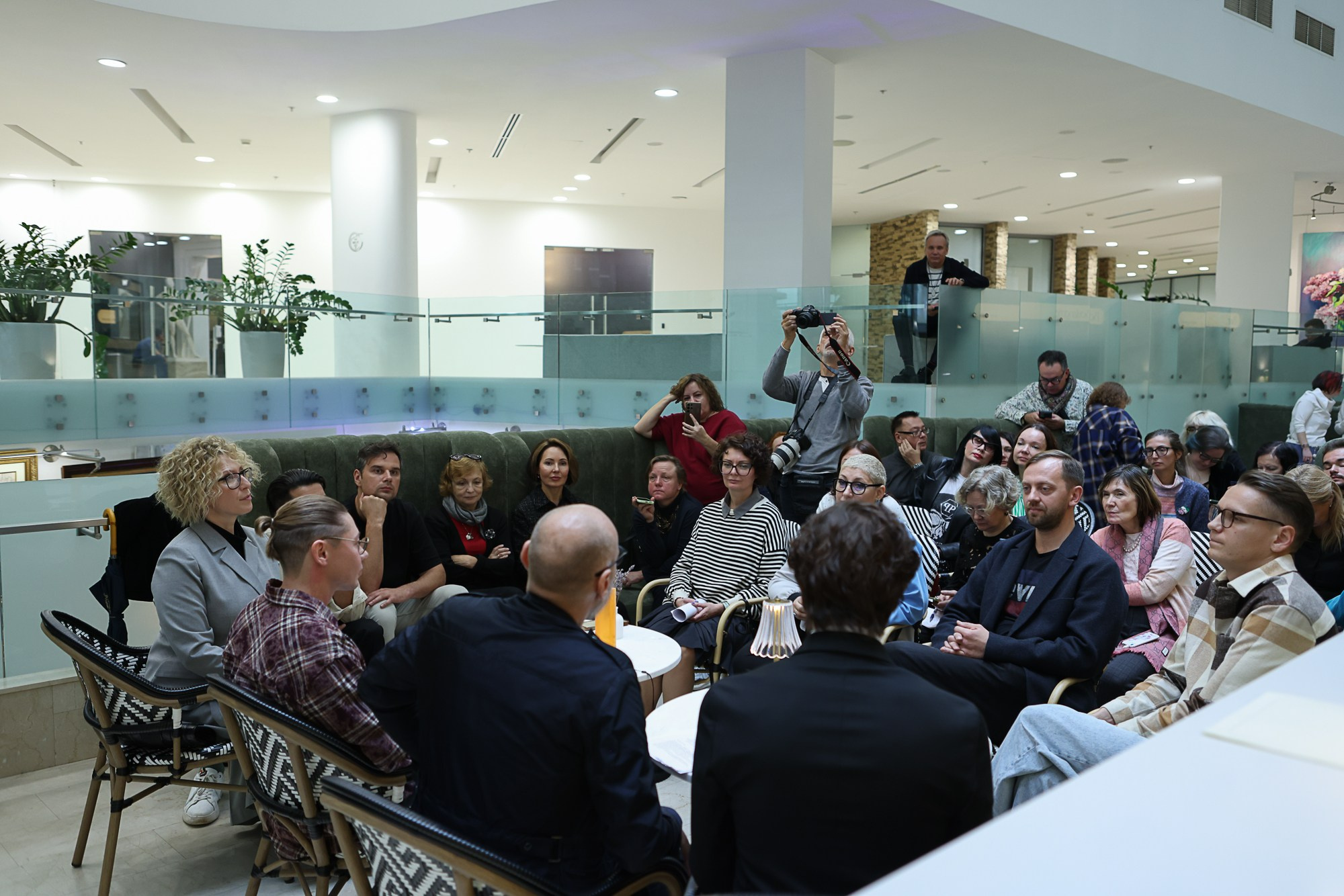 Пресс-бранч АРТ-ПЛАТФОРМА. Reportage, architectural, fine art photographer Lena Melnikova in Moscow