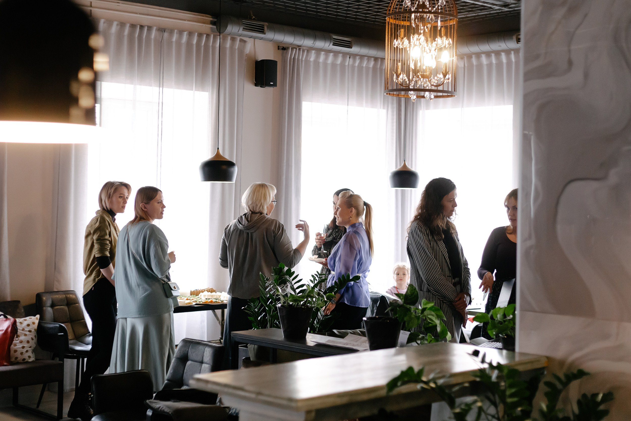 Тест-драйв красок Swiss Lake. L. Deco интерьерный салон. Краски/обои/лепной декор