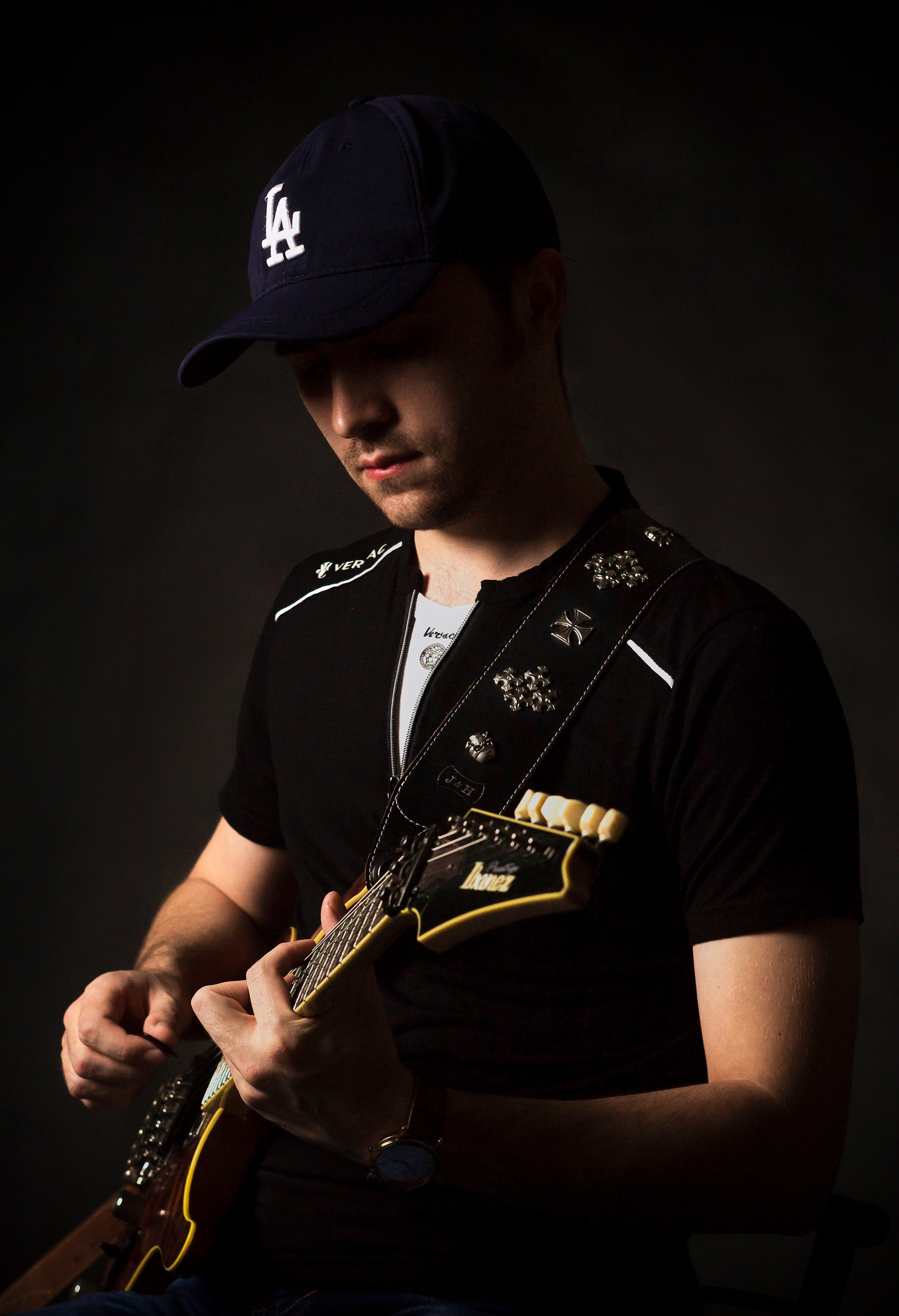 Мужской портрет с гитарой. Фотограф Наталья Матвеева