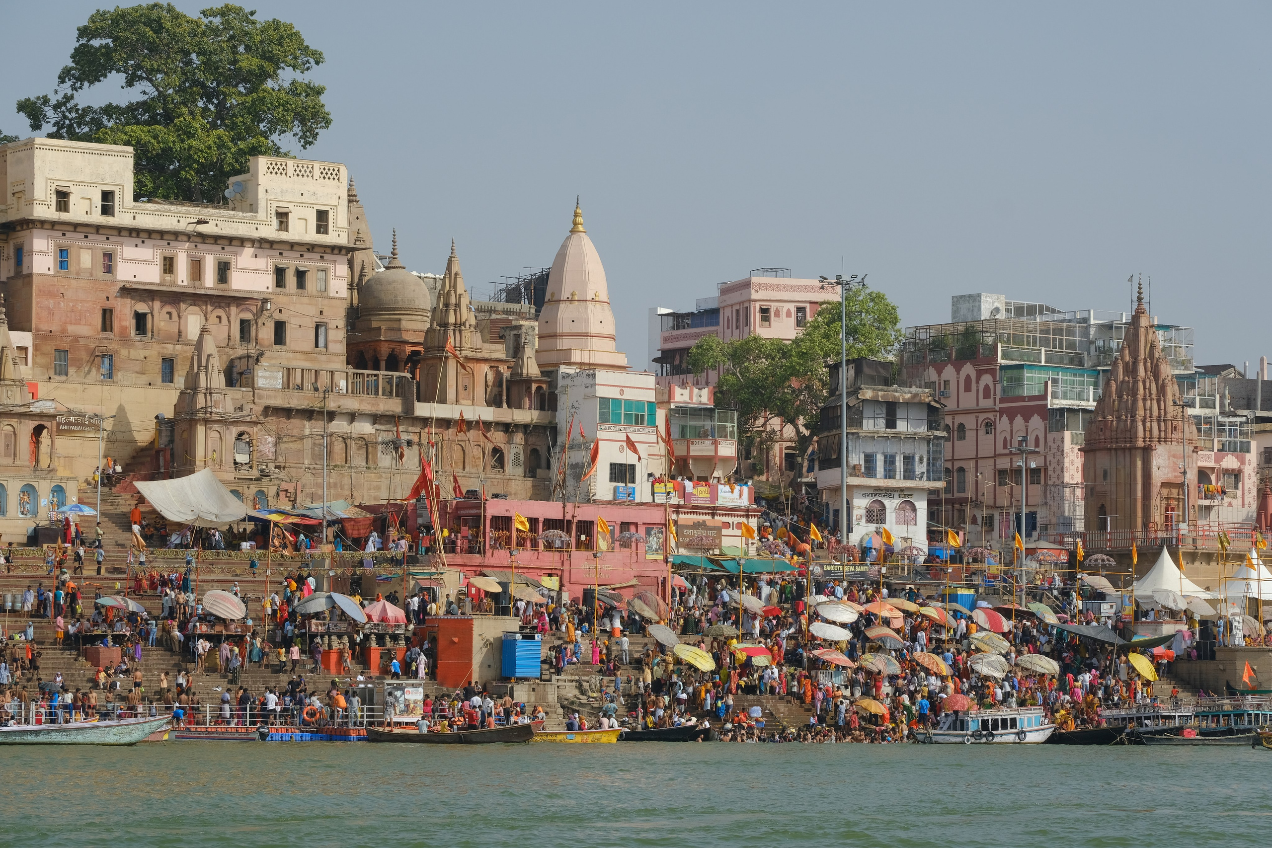 VARANASI. Https://www.instagram.com/paparrazzio