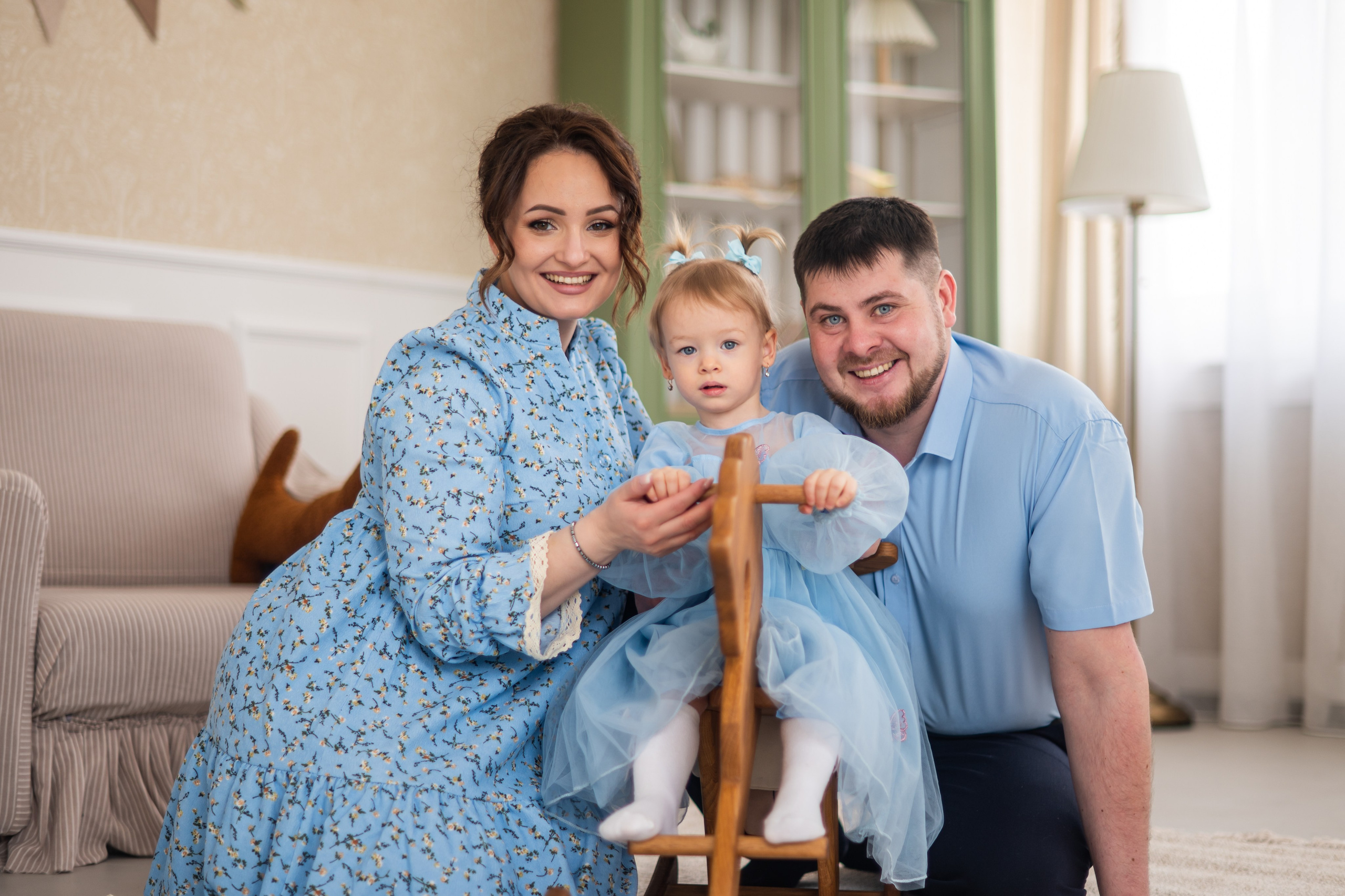 Александр и Анастасия и доченька Юлечка (1). Я Ольга Казанцева, фотографирую снимаю ваши киноистории и печатаю фото и цифровые портреты на холсте