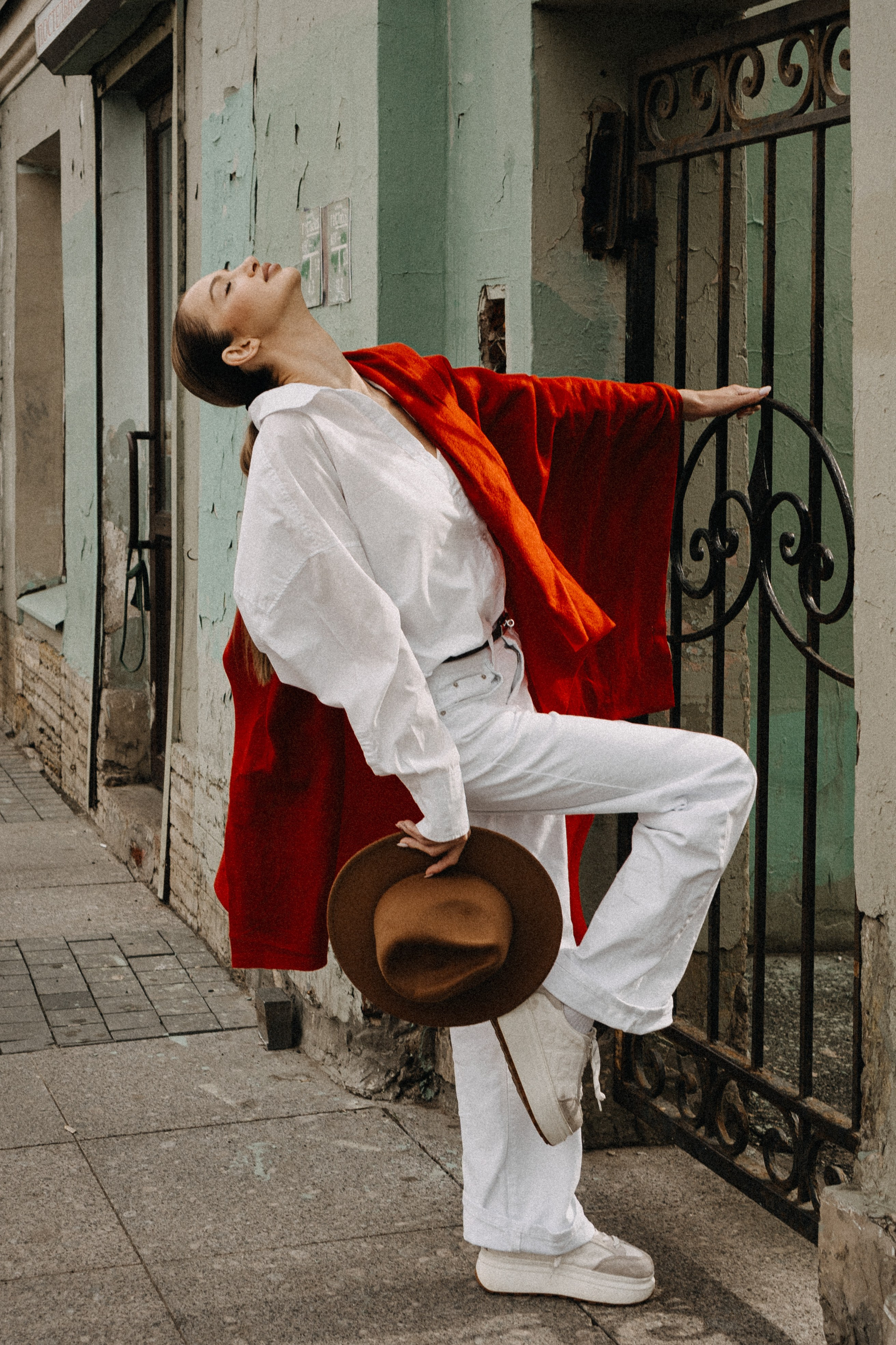 МЫ ГУЛЯЛИ ПРО КРЫШАМ ПИТЕРА. Профессиональный фотограф, Санкт-Петербург — Виктория Богомолова