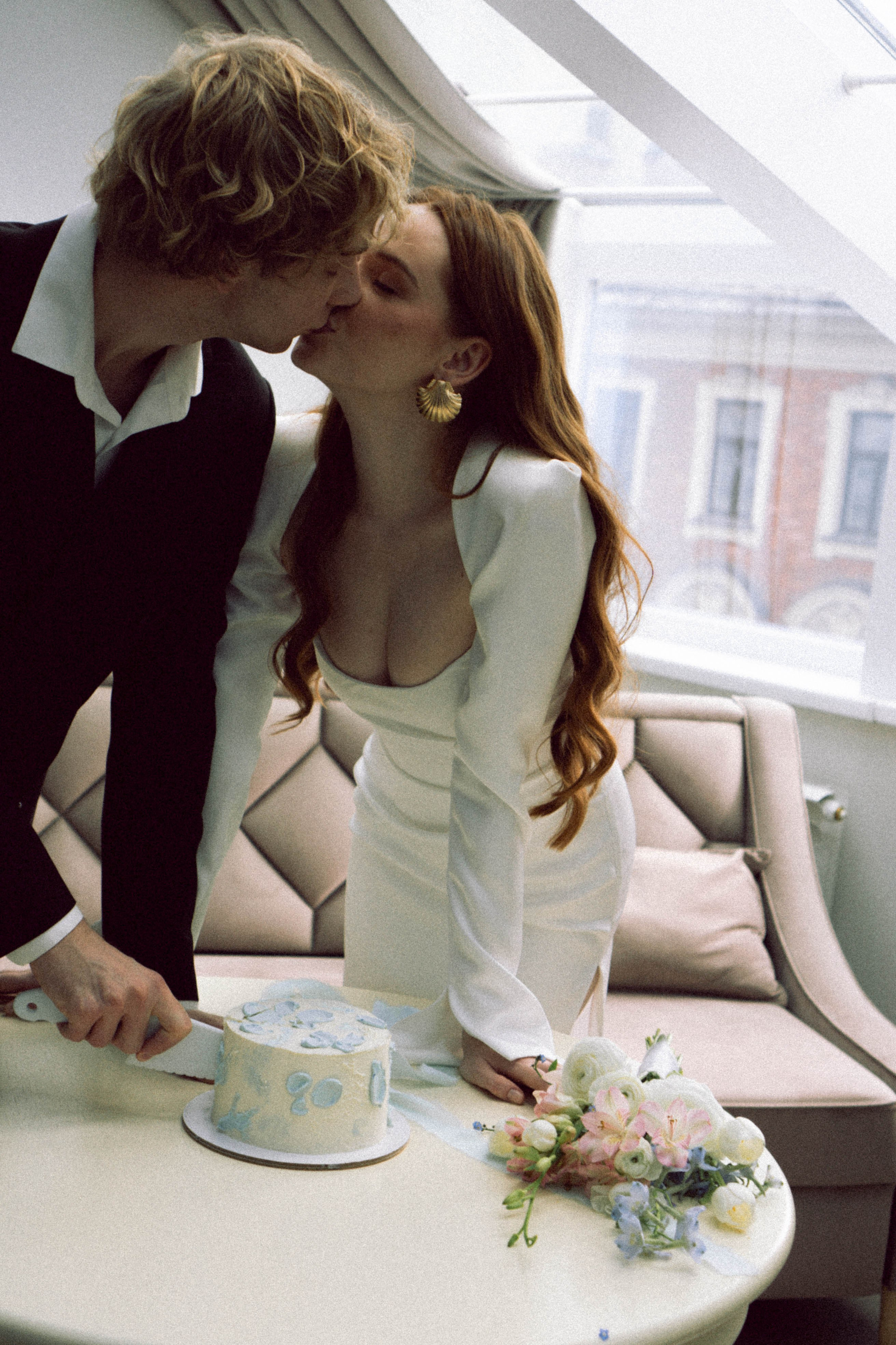 СВАДЕБНАЯ СЬЕМКА В ОТЕЛЕ. СБОРЫ ЖЕНИХА И НЕВЕСТЫ И ТАКЖЕ ТОР И ПОДГОТОВКА К ПРОГУЛКЕ. Профессиональный фотограф, Санкт-Петербург — Виктория Богомолова