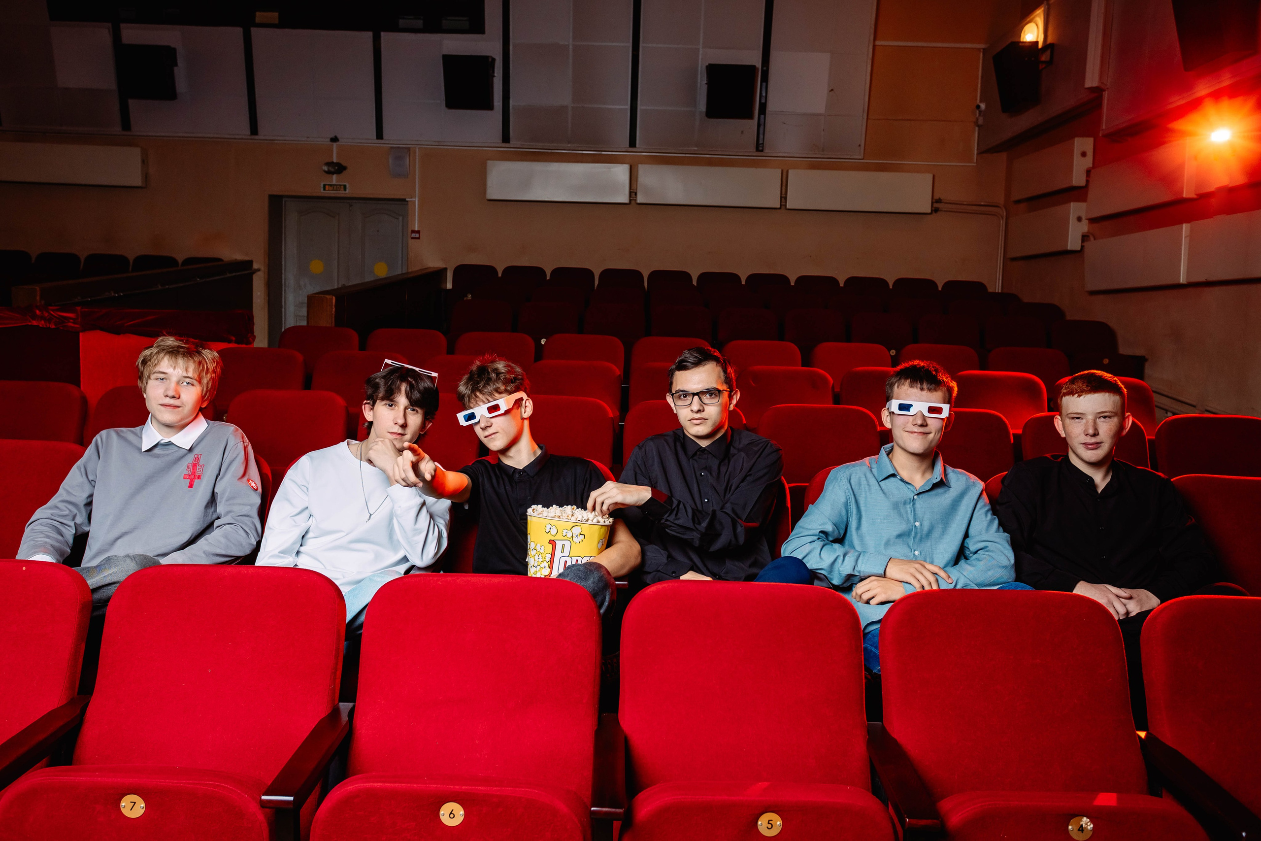 Позирование группы. Выпускные альбомы для детского сада и школы