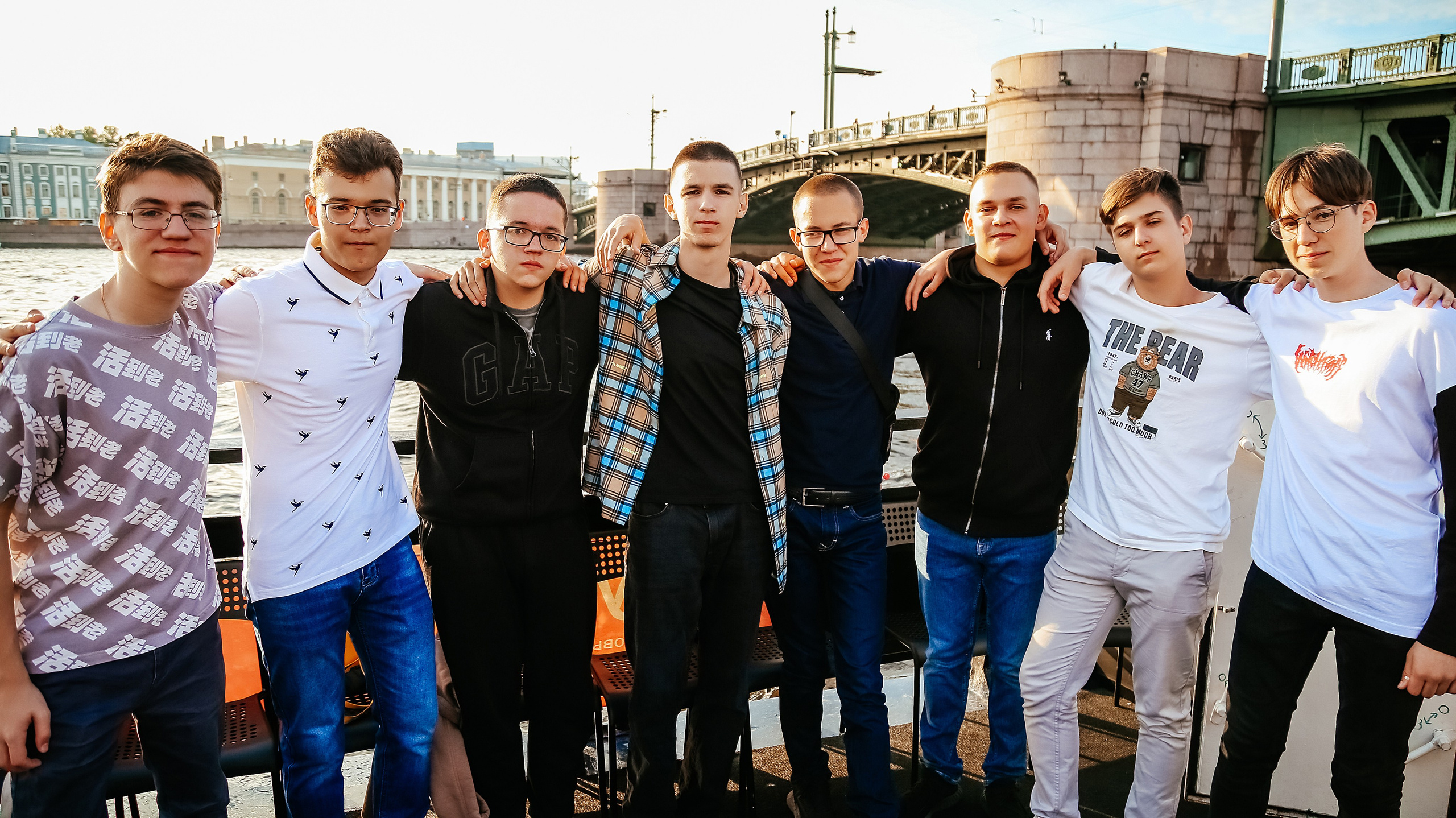 Выпускной на теплоходе, гости из Ульяновска. Семейный фотограф Любовь Саркеева