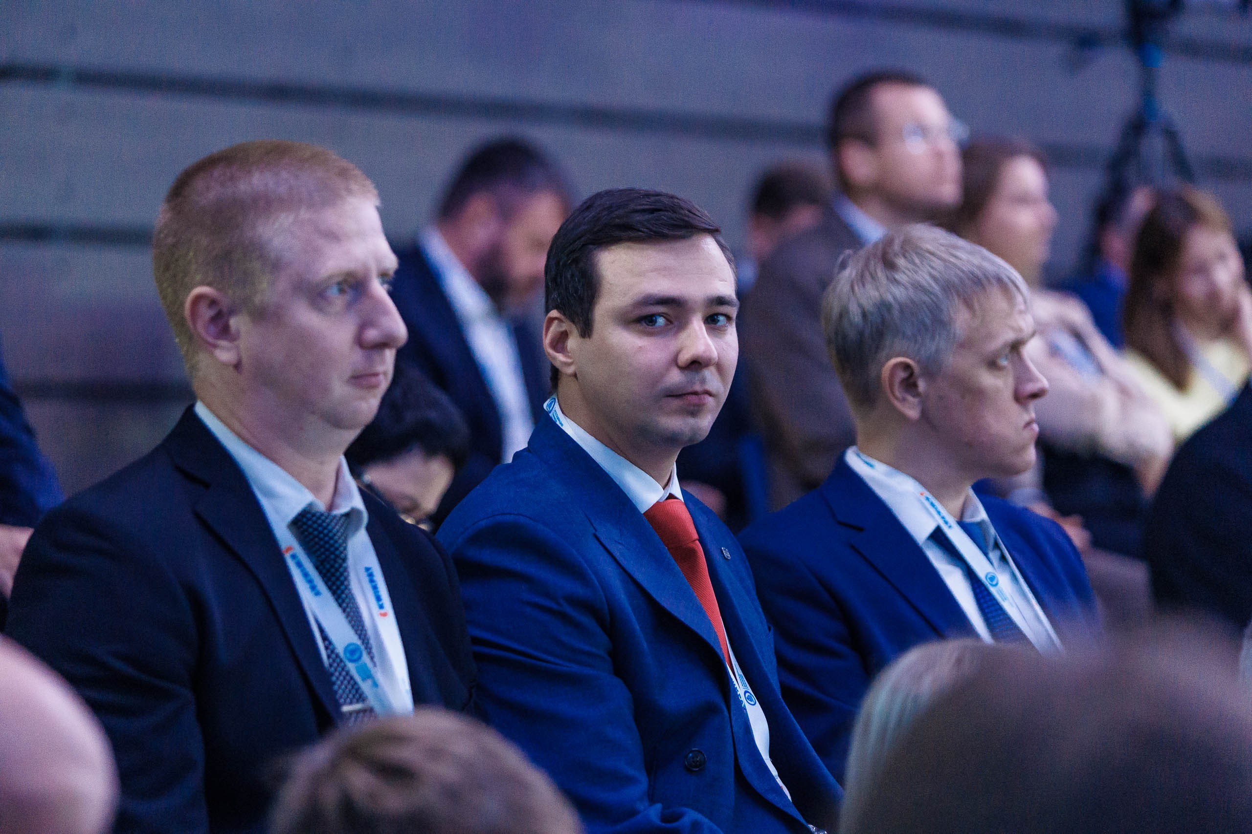 Деловая дискуссия участников форума в отдельном помещении, экспресс-сессия инноваций