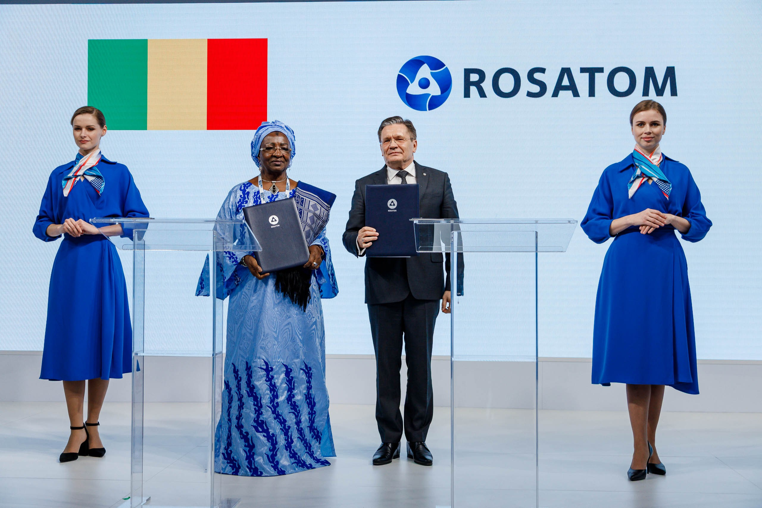 Подписания соглашений на форуме ATOM EXPO XIII 2024 в Сириусе. Репортажный фотограф в Москве, Сочи и Санкт-Петербурге