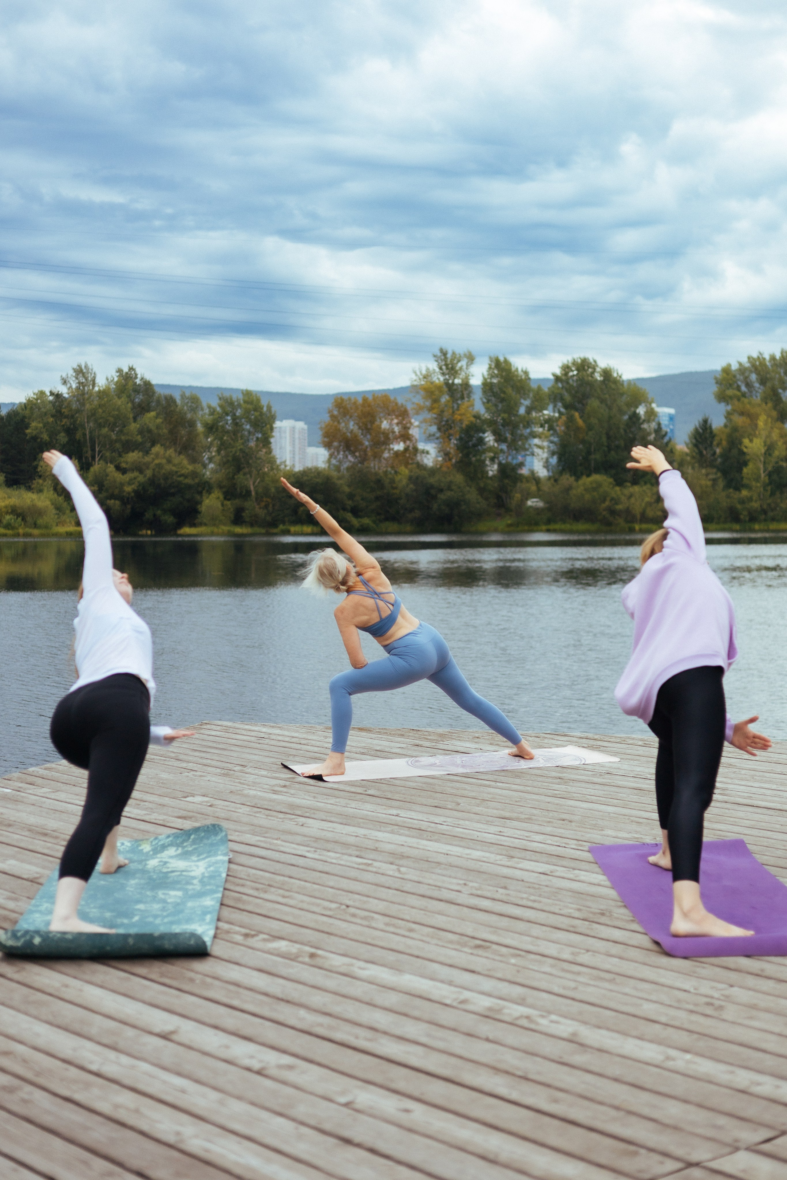 ЙОГА. Фотограф Красноярск съемки лавстори, фотосессия в студии, портретная съемка, творческие фотосессии