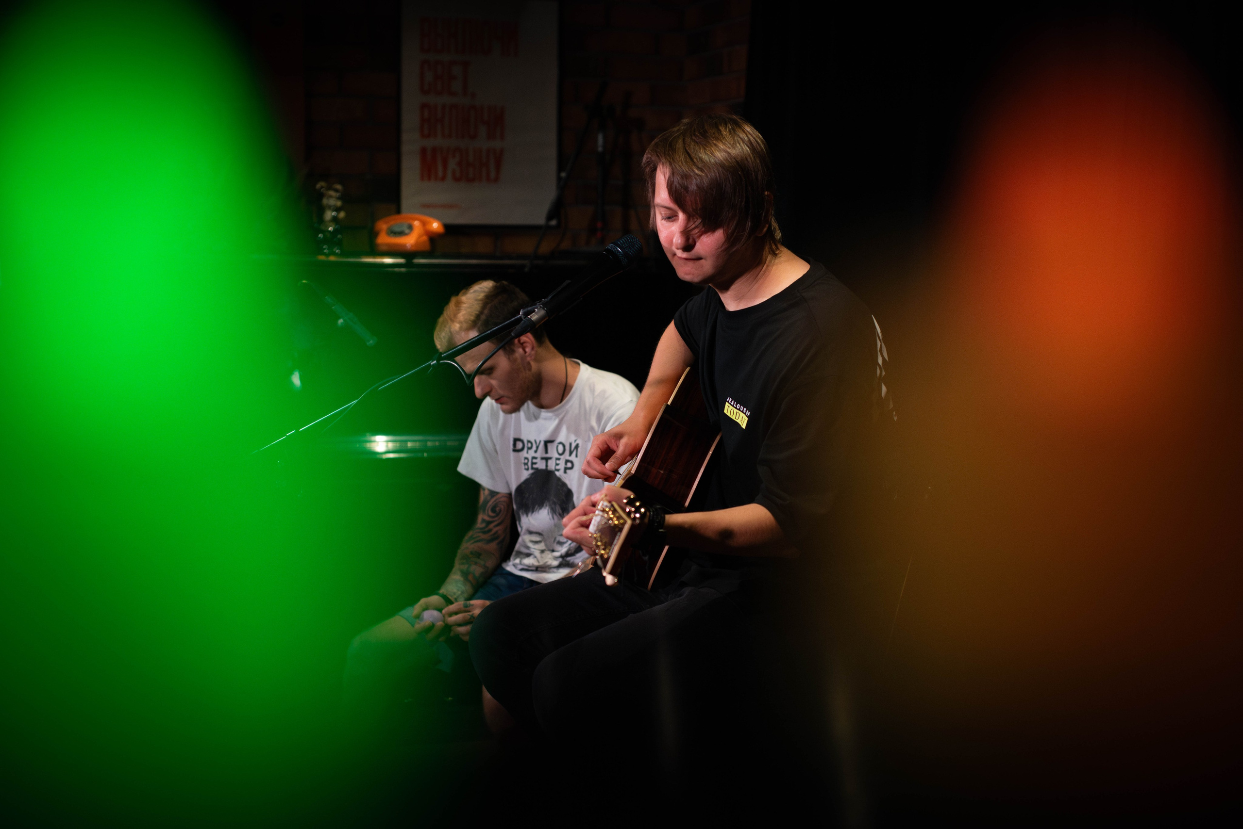 Лёва Сазонов (1 августа 2024 года, Москва, арт-кафе Пушкарёв). Фотограф Светлана Блинова, Москва и Московская область