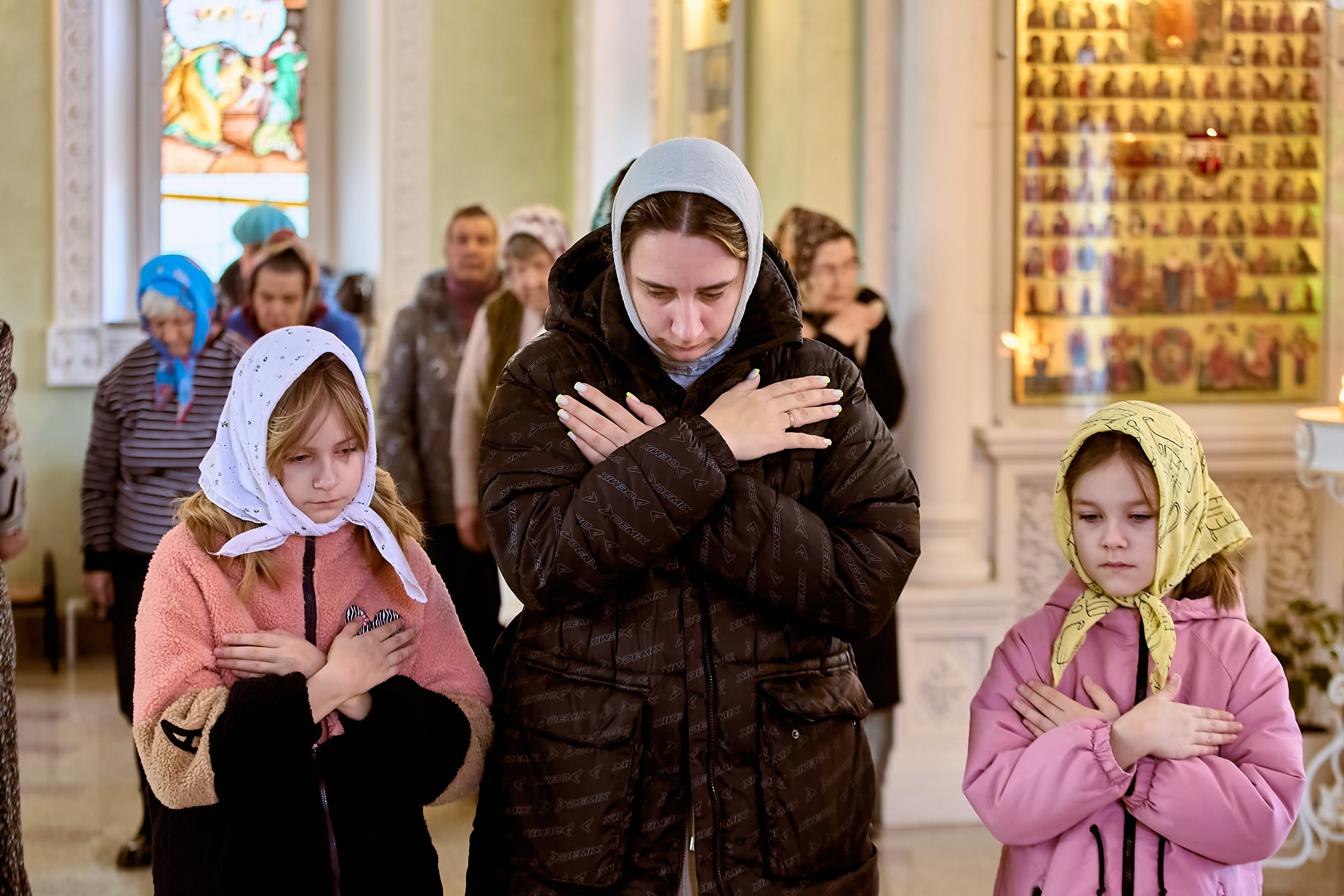 Семья в храме