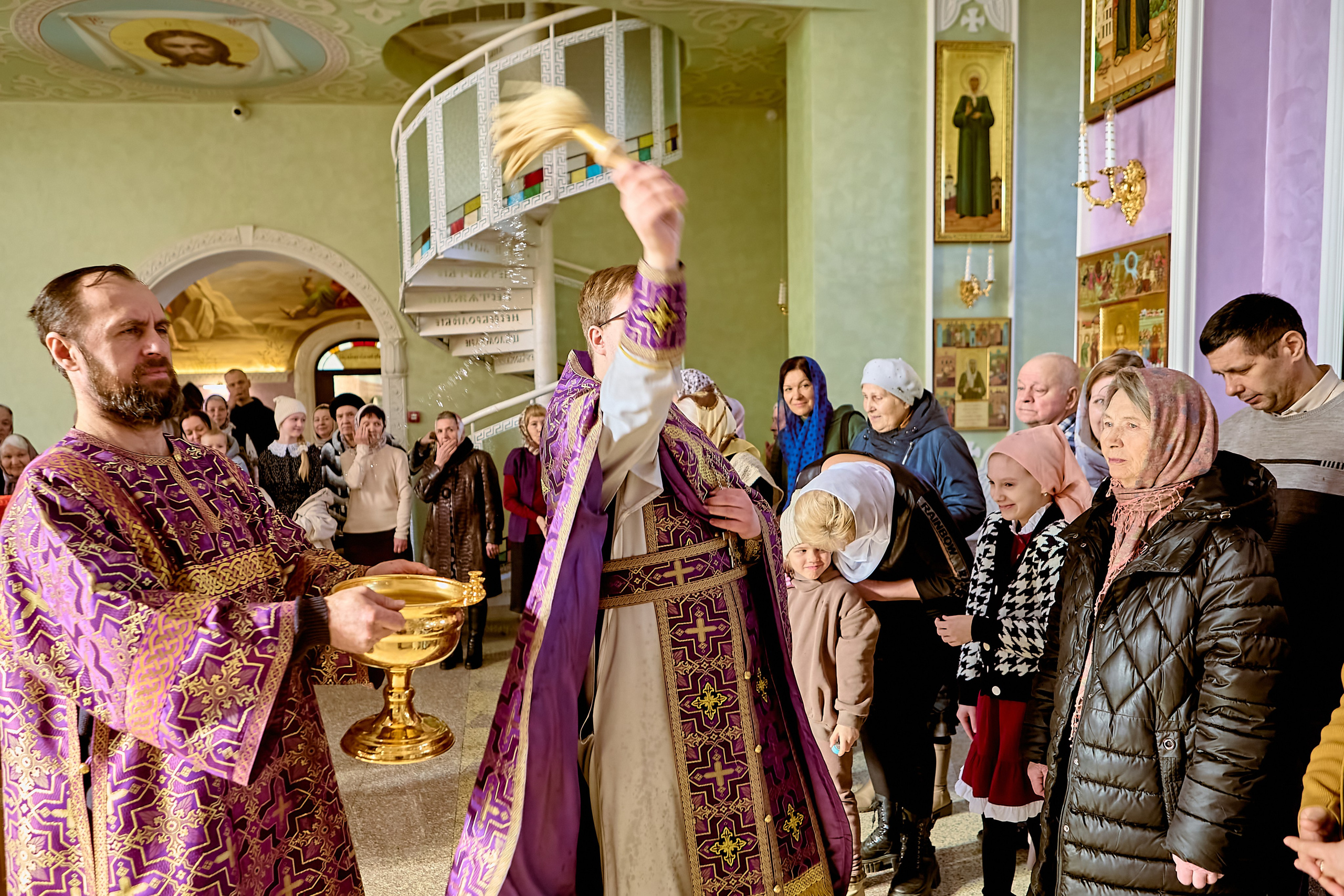 Фотографии Божественной Литургии в Неделю Крестопоклонную
