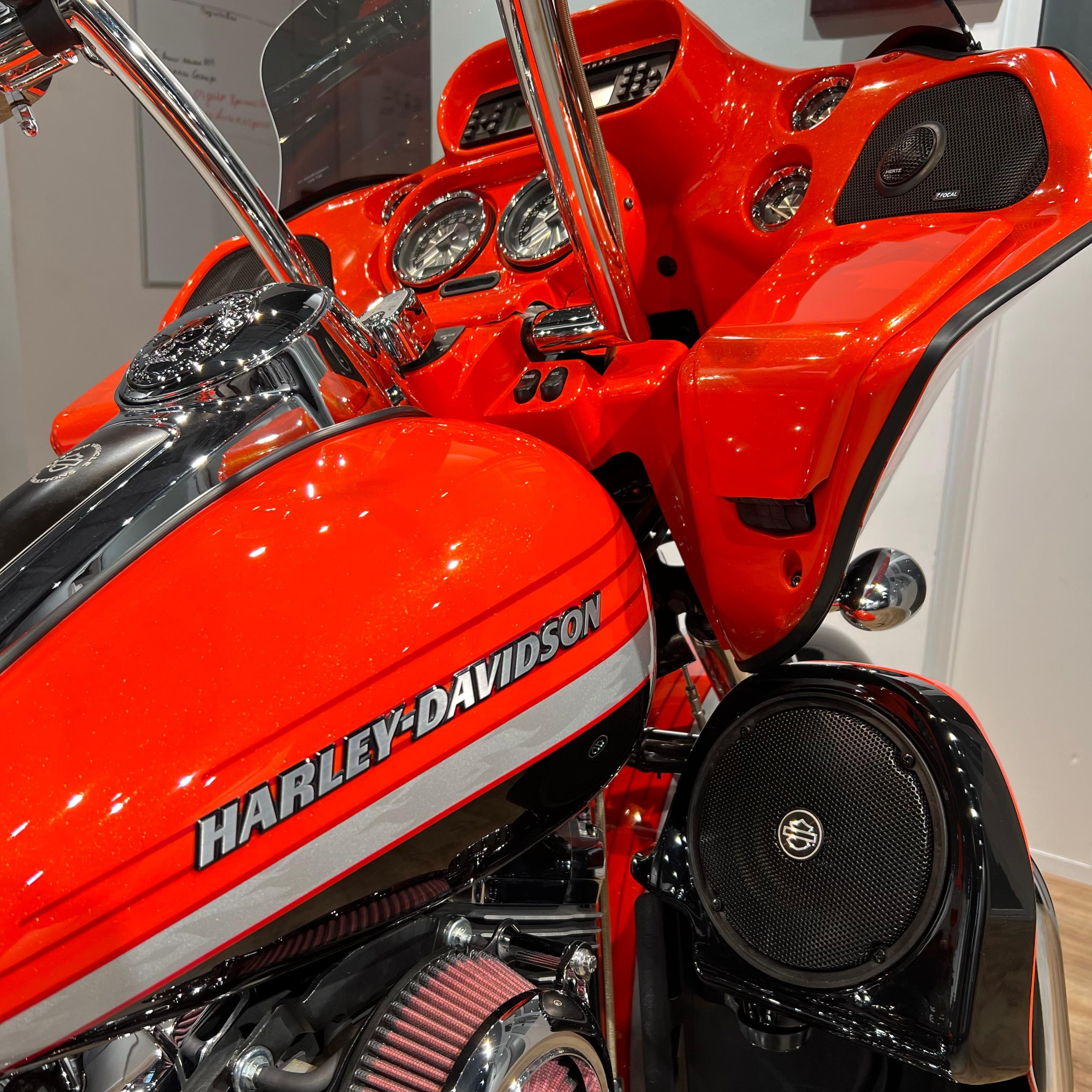 Harley Davidson CVO Road Glide (Electric Orange) (Touring) — купить мотоцикл. Hello Davidson, Москва. Только хорошие мотоциклы…