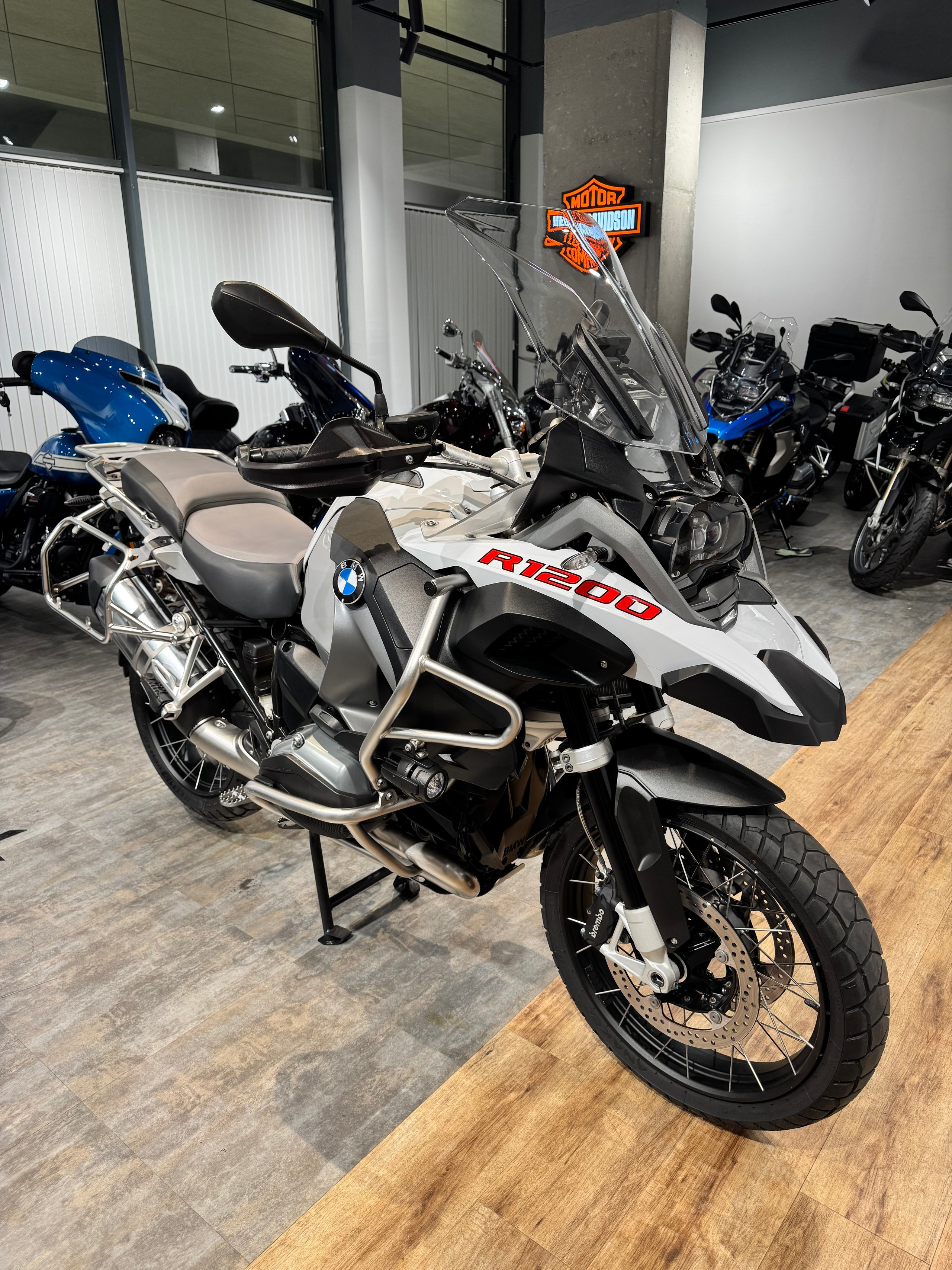 Мотоциклы Harley-Davidson 2015 BMW R1200GS Adventure. Hello Davidson, Москва. Только хорошие мотоциклы…