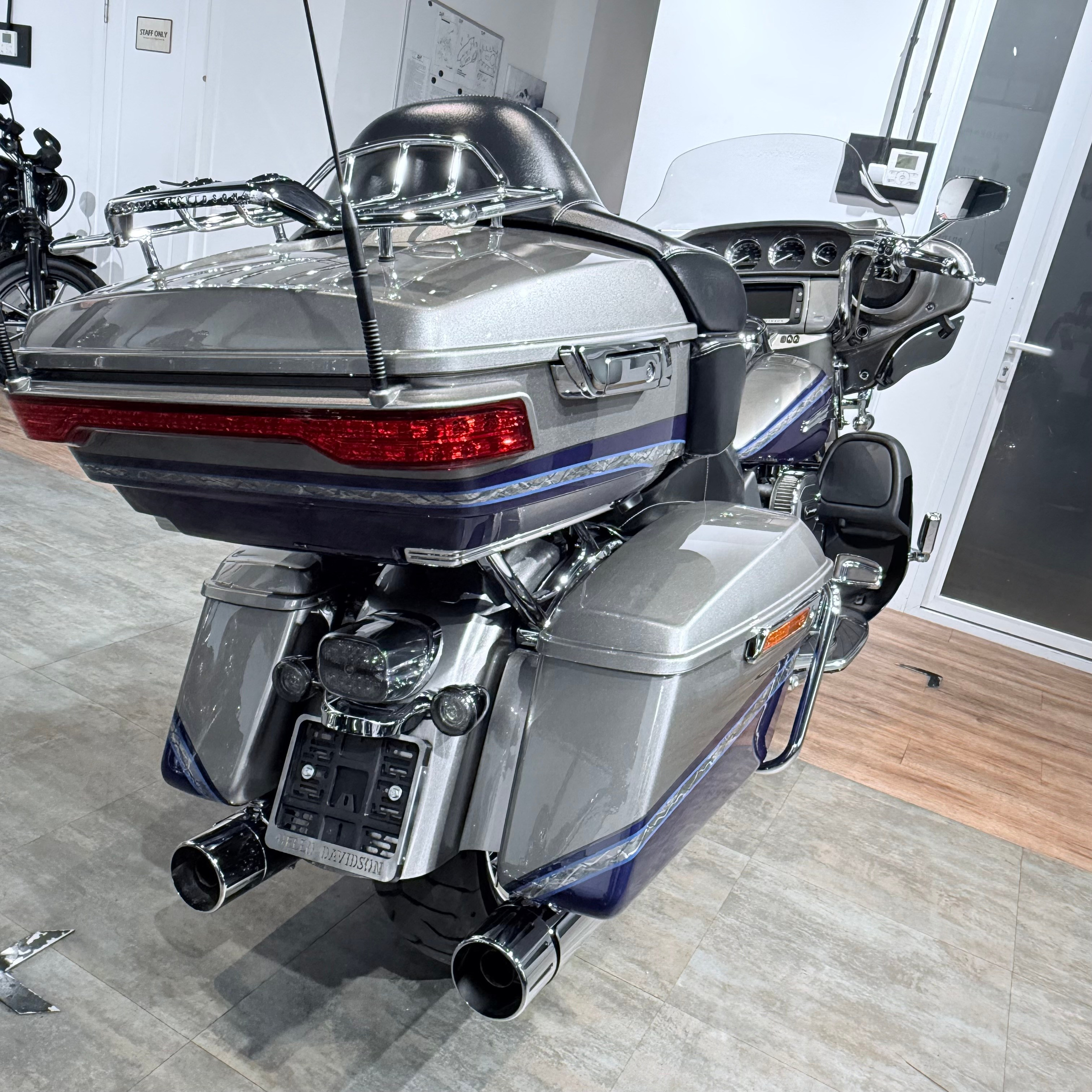 Мотоциклы Harley-Davidson 2016 CVO Limited 110 АВS Раlladium (Touring) — купить мотоцикл. Hello Davidson, Москва. Только хорошие мотоциклы…