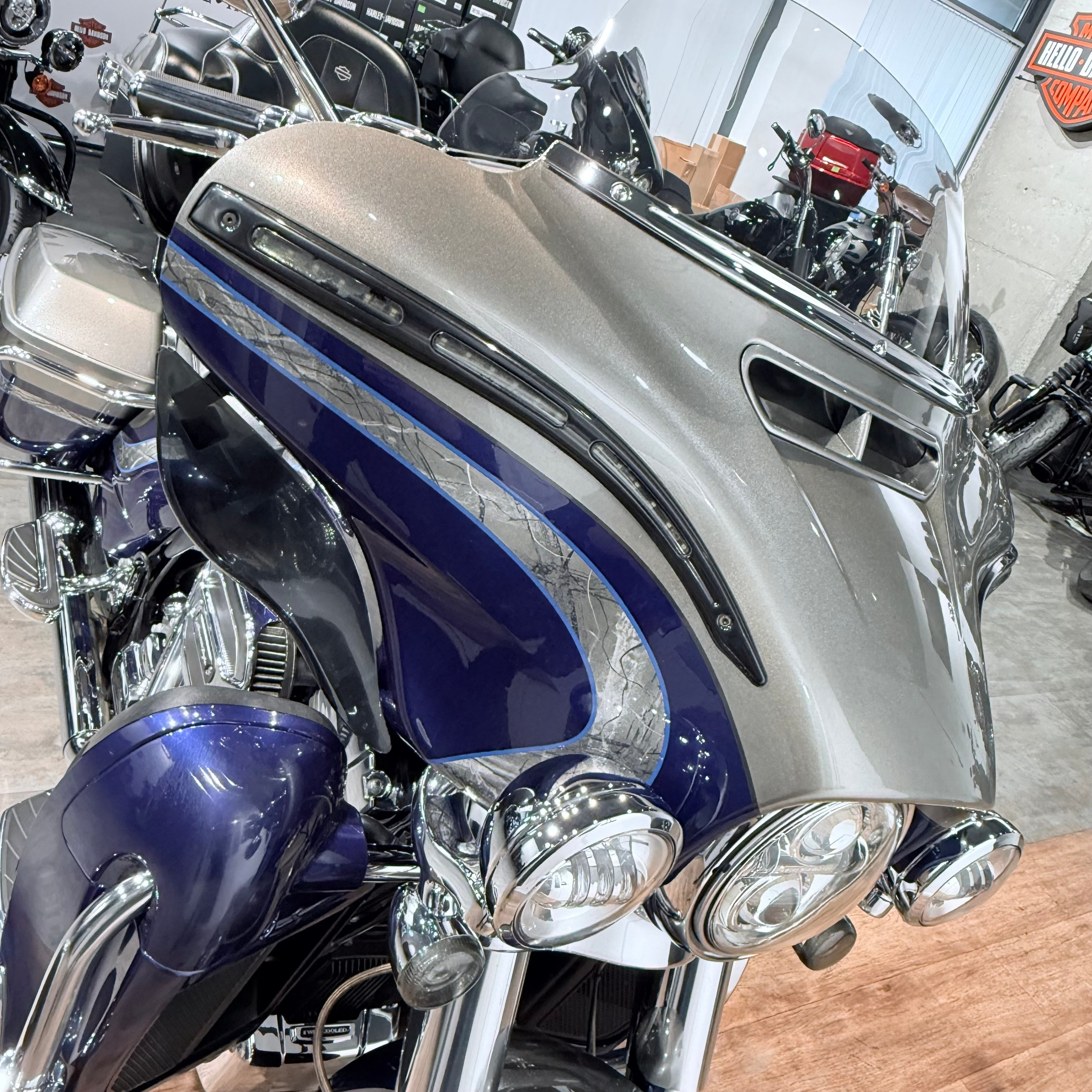Мотоциклы Harley-Davidson 2016 CVO Limited 110 АВS Раlladium (Touring) — купить мотоцикл. Hello Davidson, Москва. Только хорошие мотоциклы…
