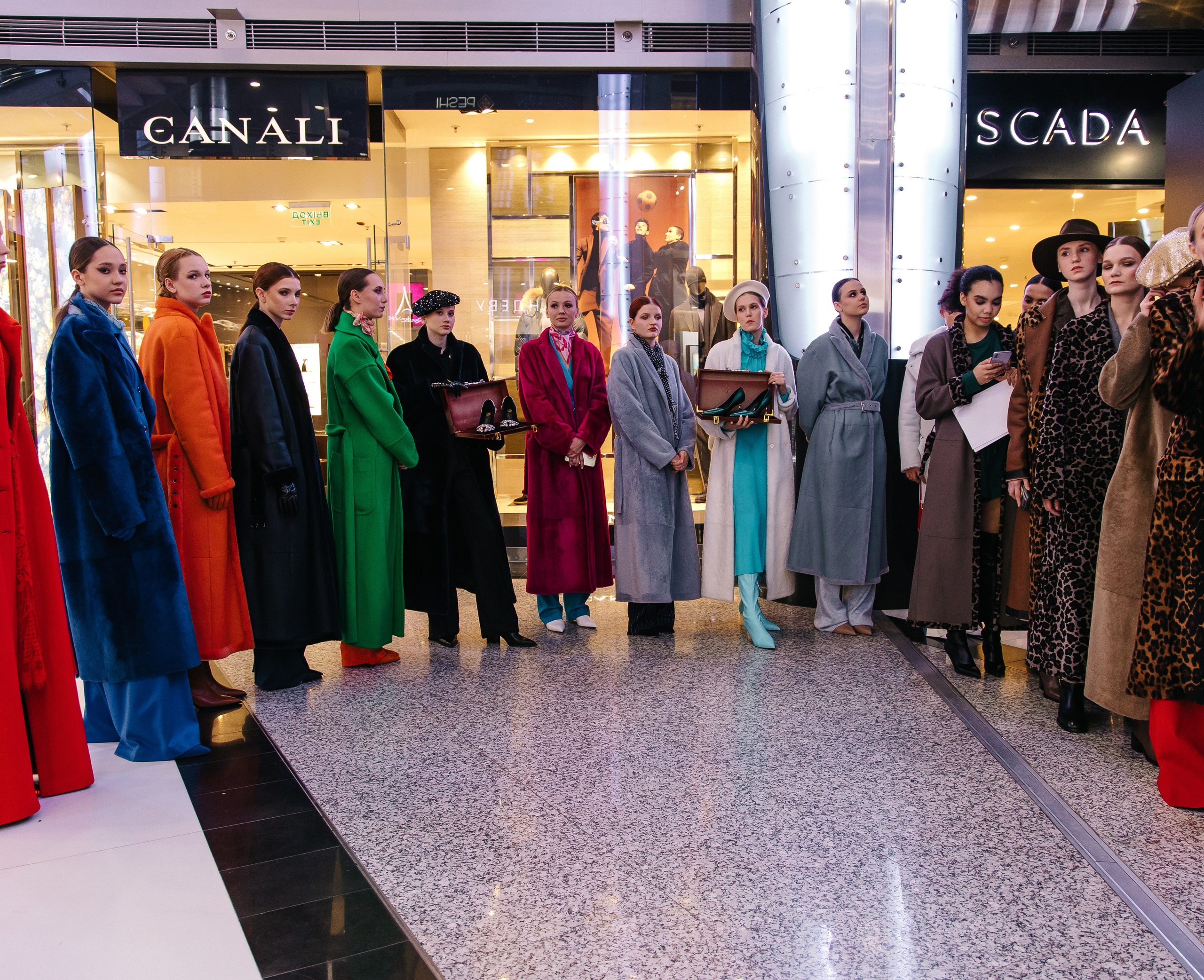 Неделя моды в галерее модные сезоны. Репортажный фотограф Катерина Гилс Москва