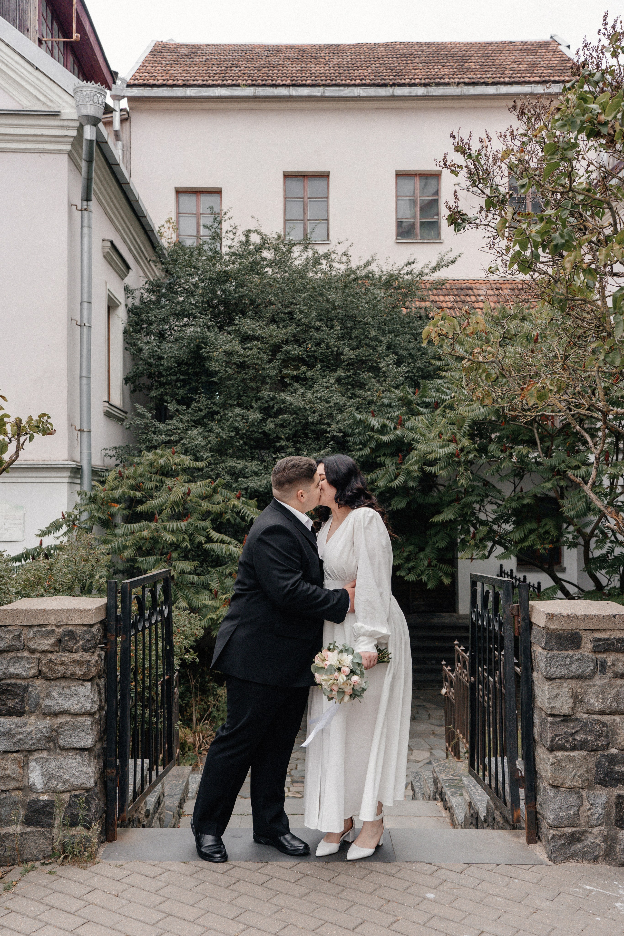 Юля и Дима прогулка в Троицком предместье. Ваш семейный фотограф в Минске — Вика Трегубова