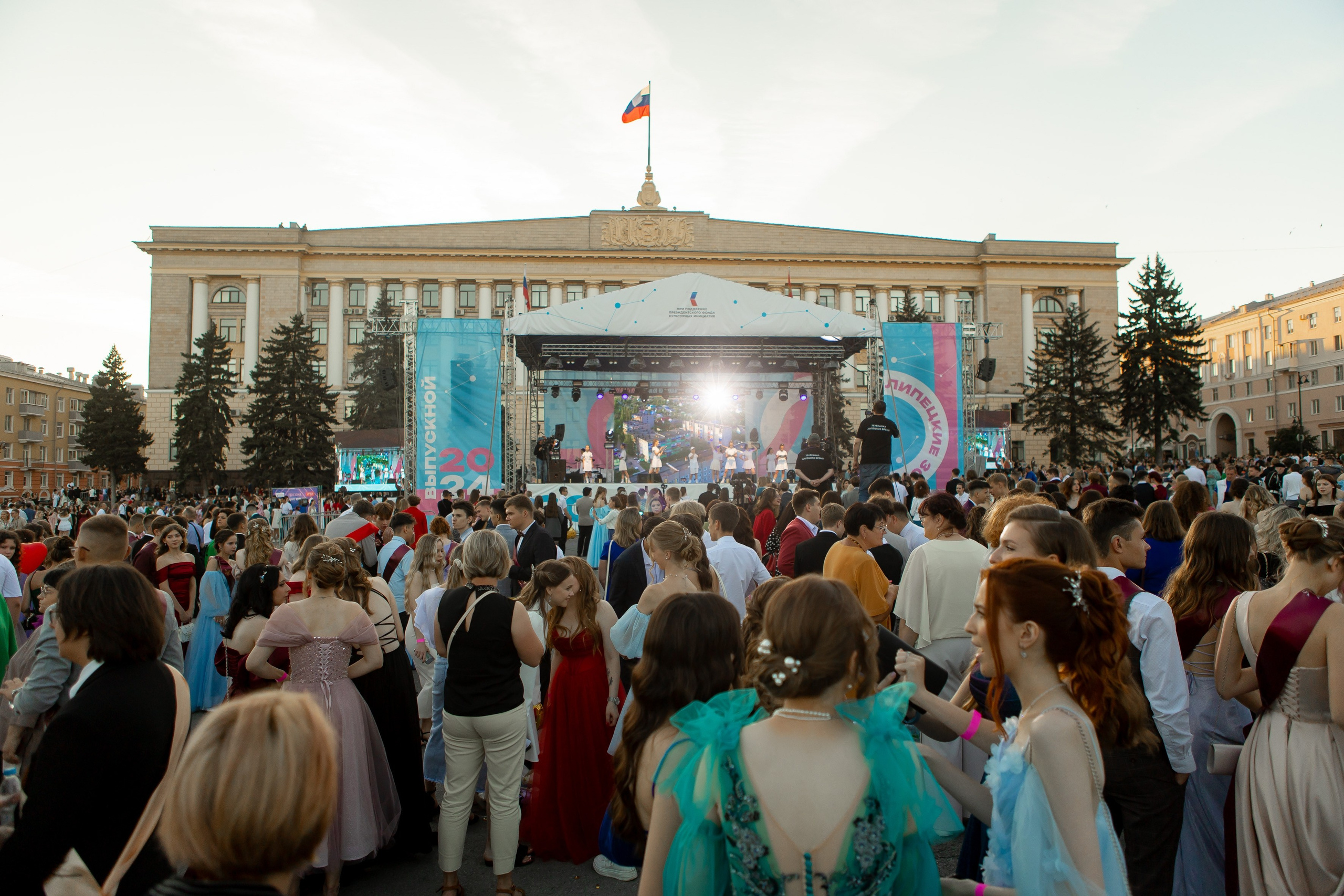 Выпускной Гимназия 12 2024 г. Свадебный и портретный Фотограф в Липецке Дмитрий Котюков