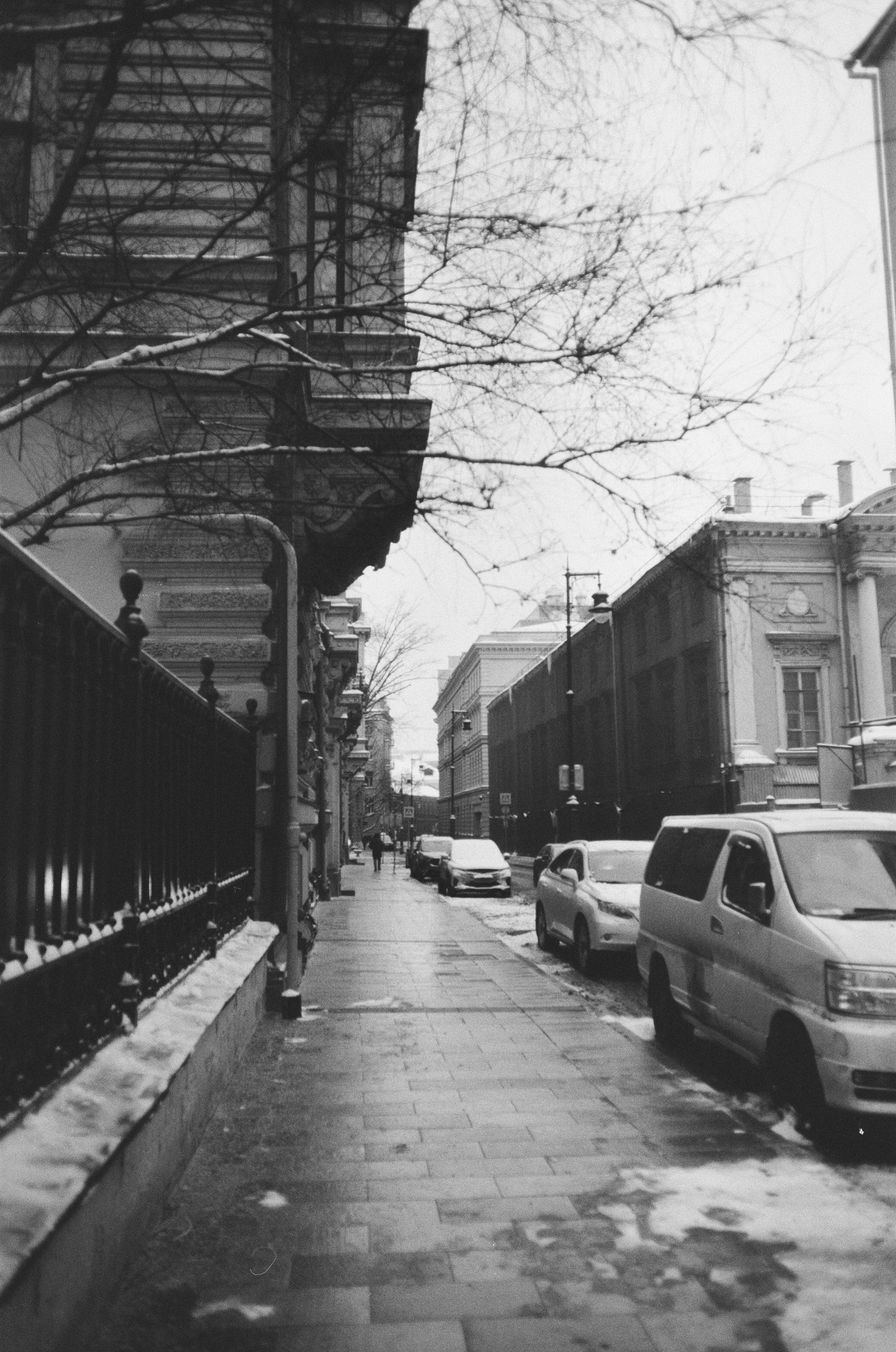 Воздвиженка / Voigtlander Bessa-T — Ultron 28 mm f2 / Fomapan 400 BW