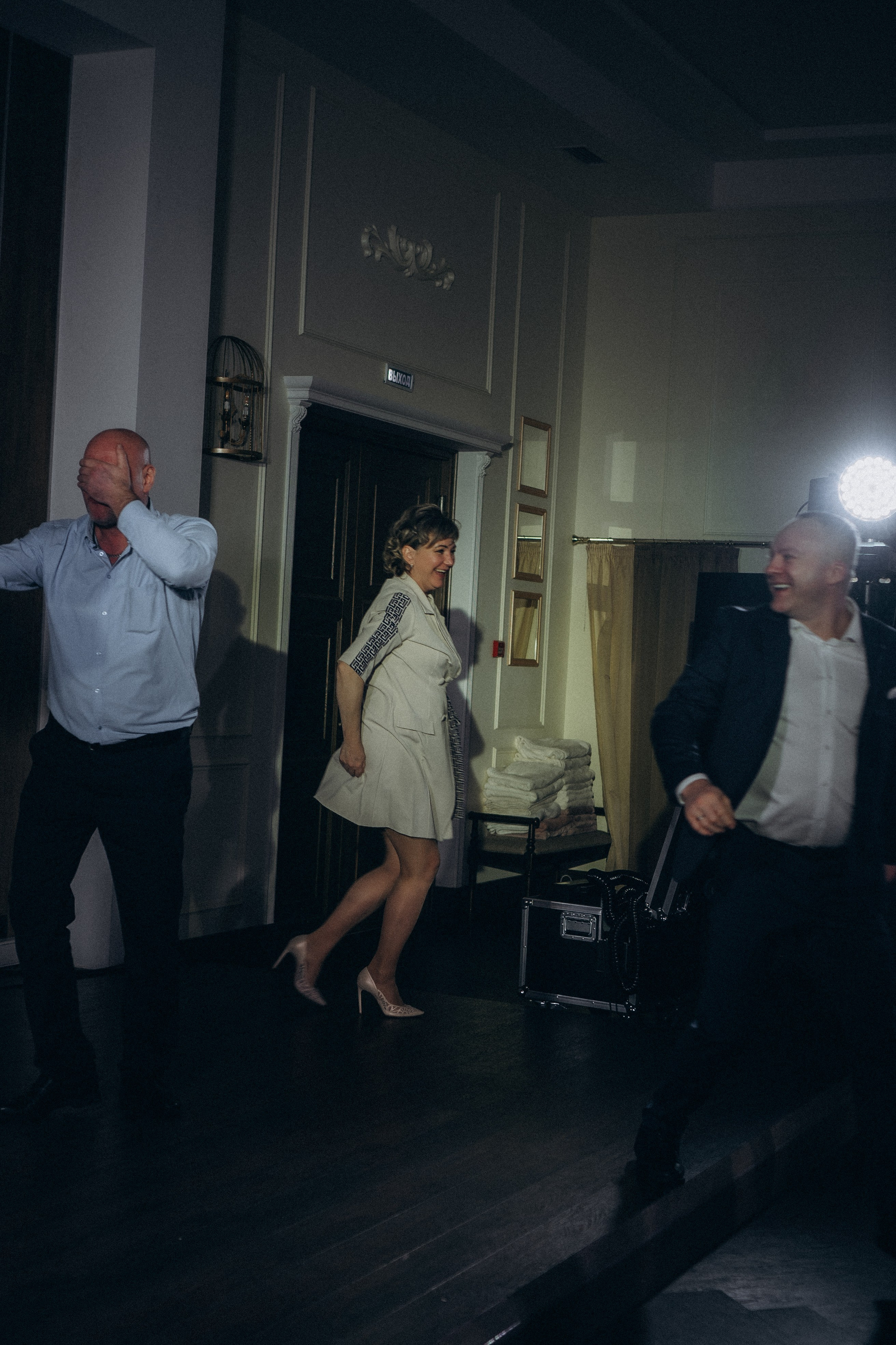 СВАДЕБНАЯ СЬЕМКА СБОРОВ В ОТЕЛЕ И ВЫЕЗД НА ЦЕРЕМОНИЮ (СНЯТО В СИБИРЕ В НИЖНЕВАРТОВСКЕ). Профессиональный фотограф, Санкт-Петербург — Виктория Богомолова