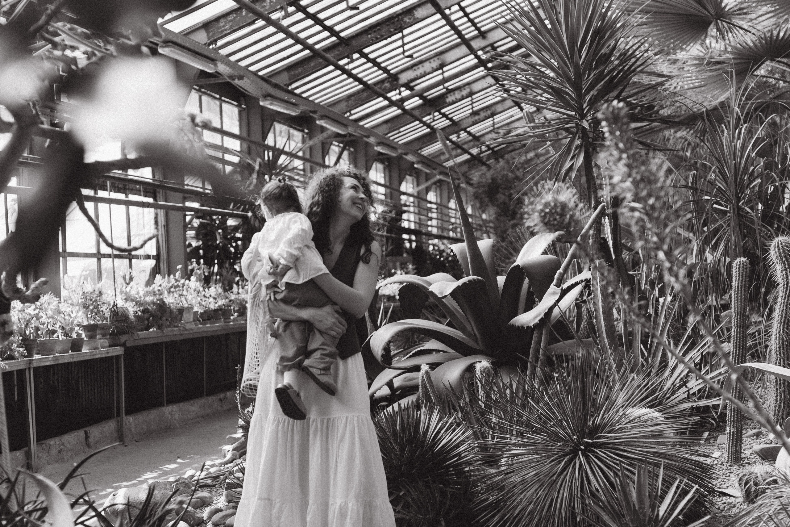 Зарина и София съемка в оранжерее. Семейный и свадебный фотограф в Москве и Зеленограде Марина Малярова
