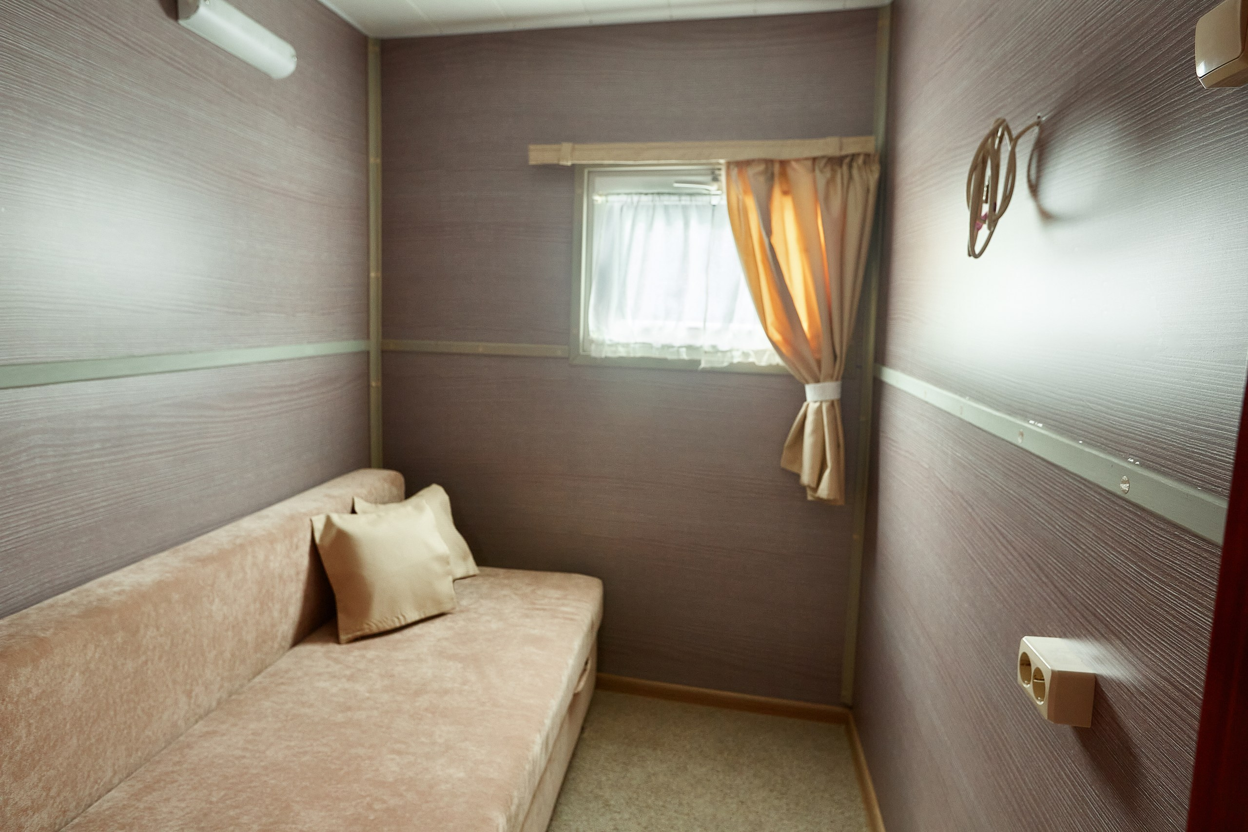 Съёмка интерьера прогулочного катера типа «Ярославец» (1958)