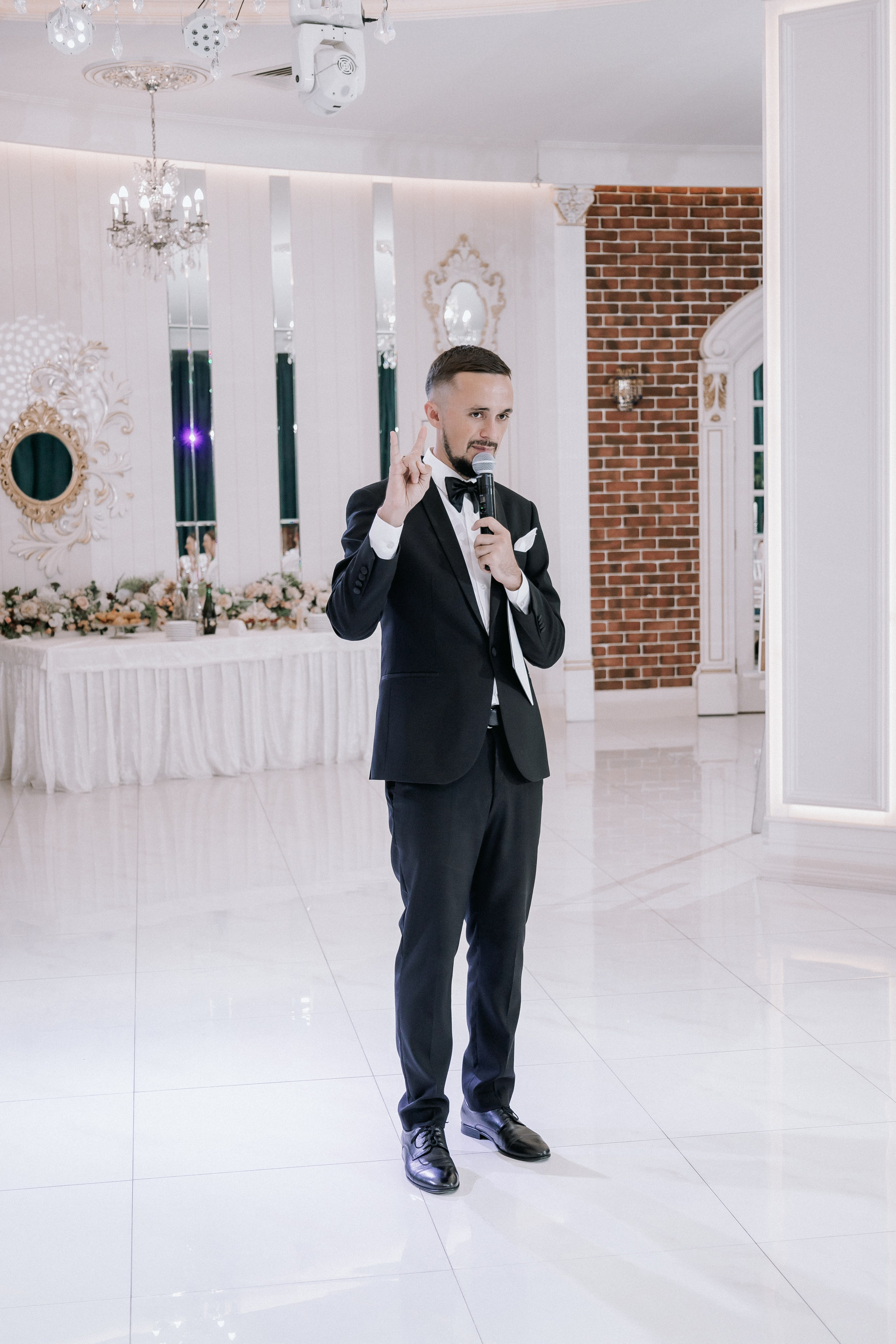 Свадебная прогулка. Эвелина и Дмитрий. Свадебная фотография. Арина Рубах