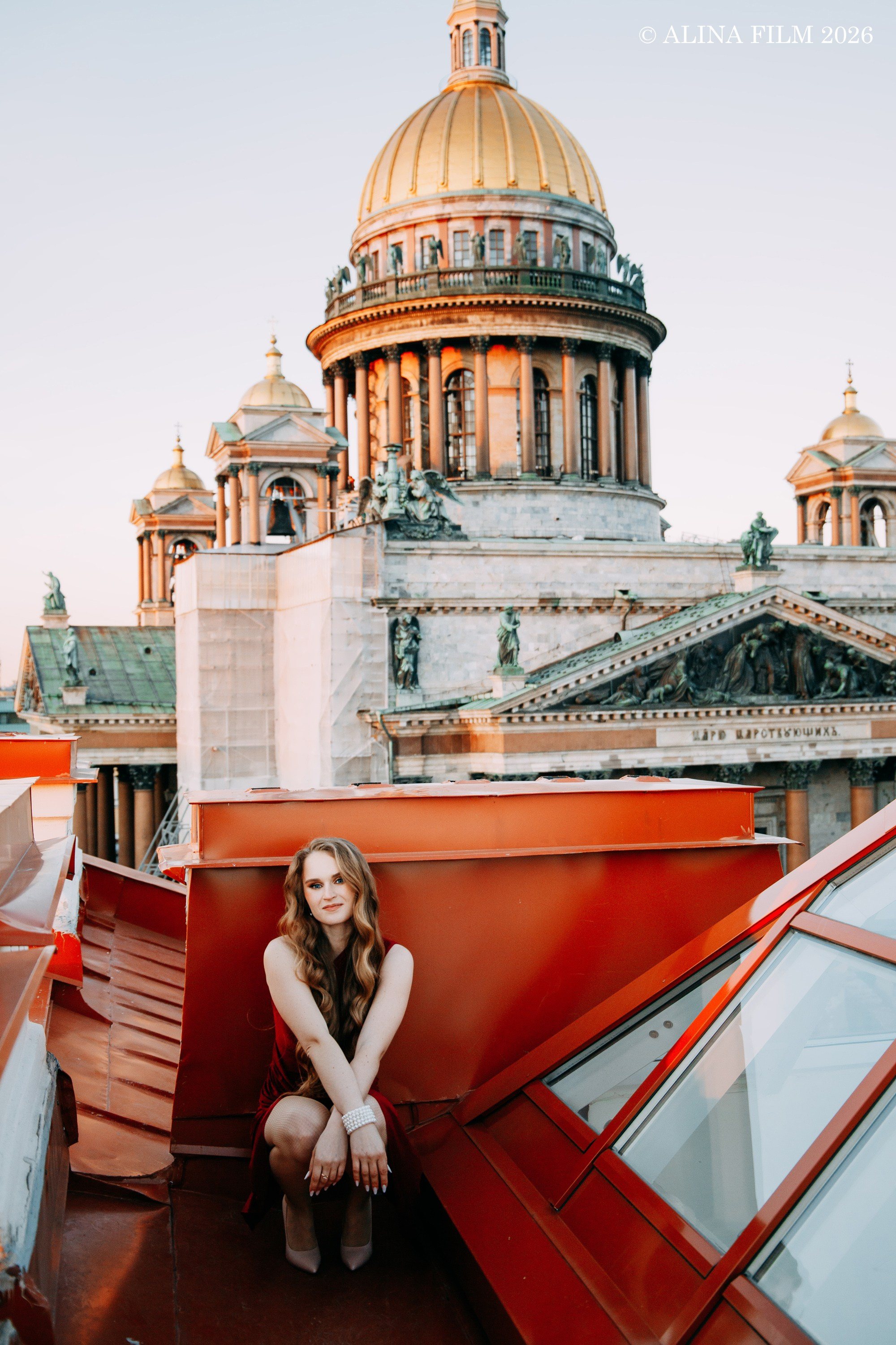 Фотосессия на крыше с видом на Исаакиевский собор. Фотограф в Санкт-Петербурге Alina Film