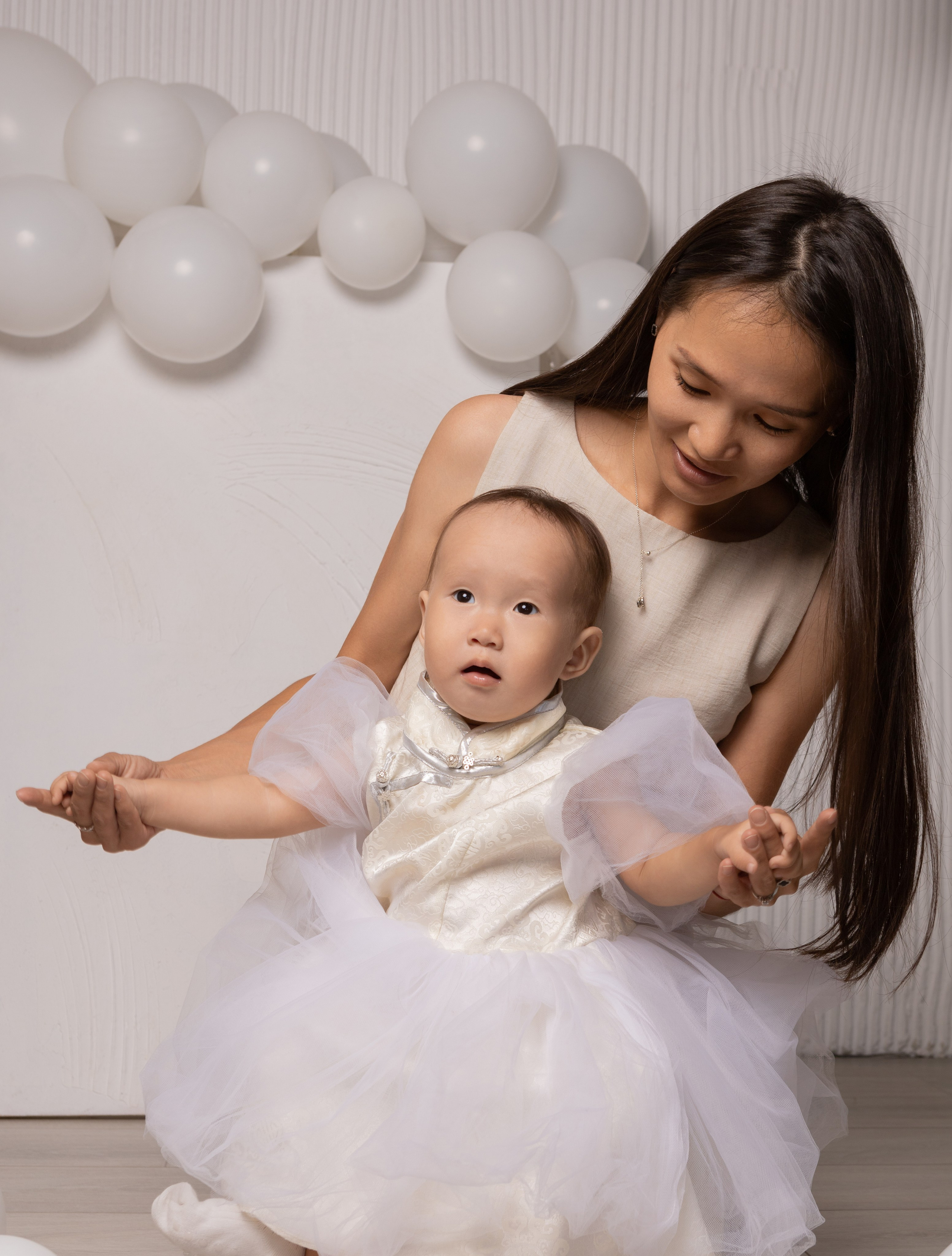 Малышка с мамой. Семейный фотограф Кызыл Олчей Ензак