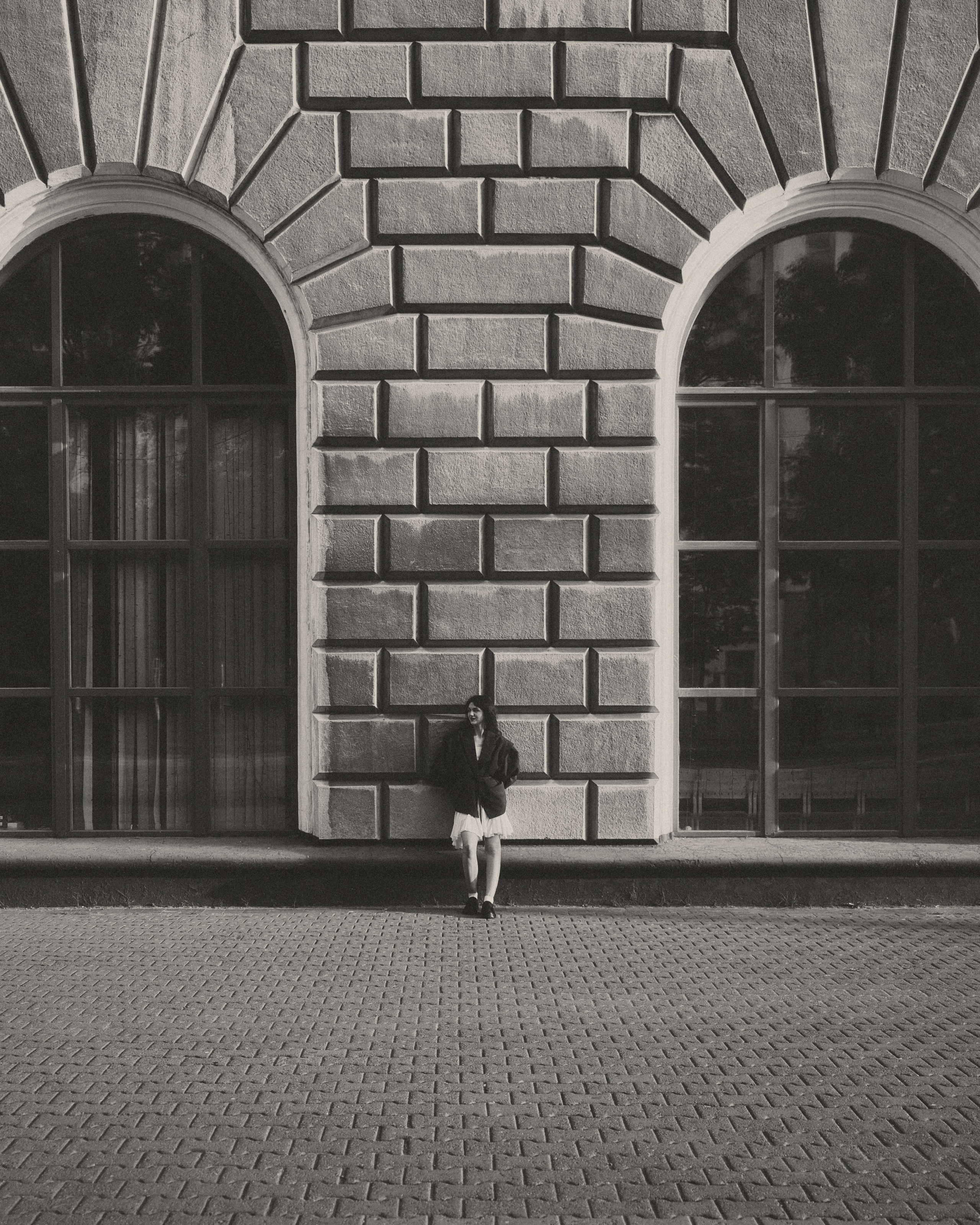 женский портрет общий план в городе