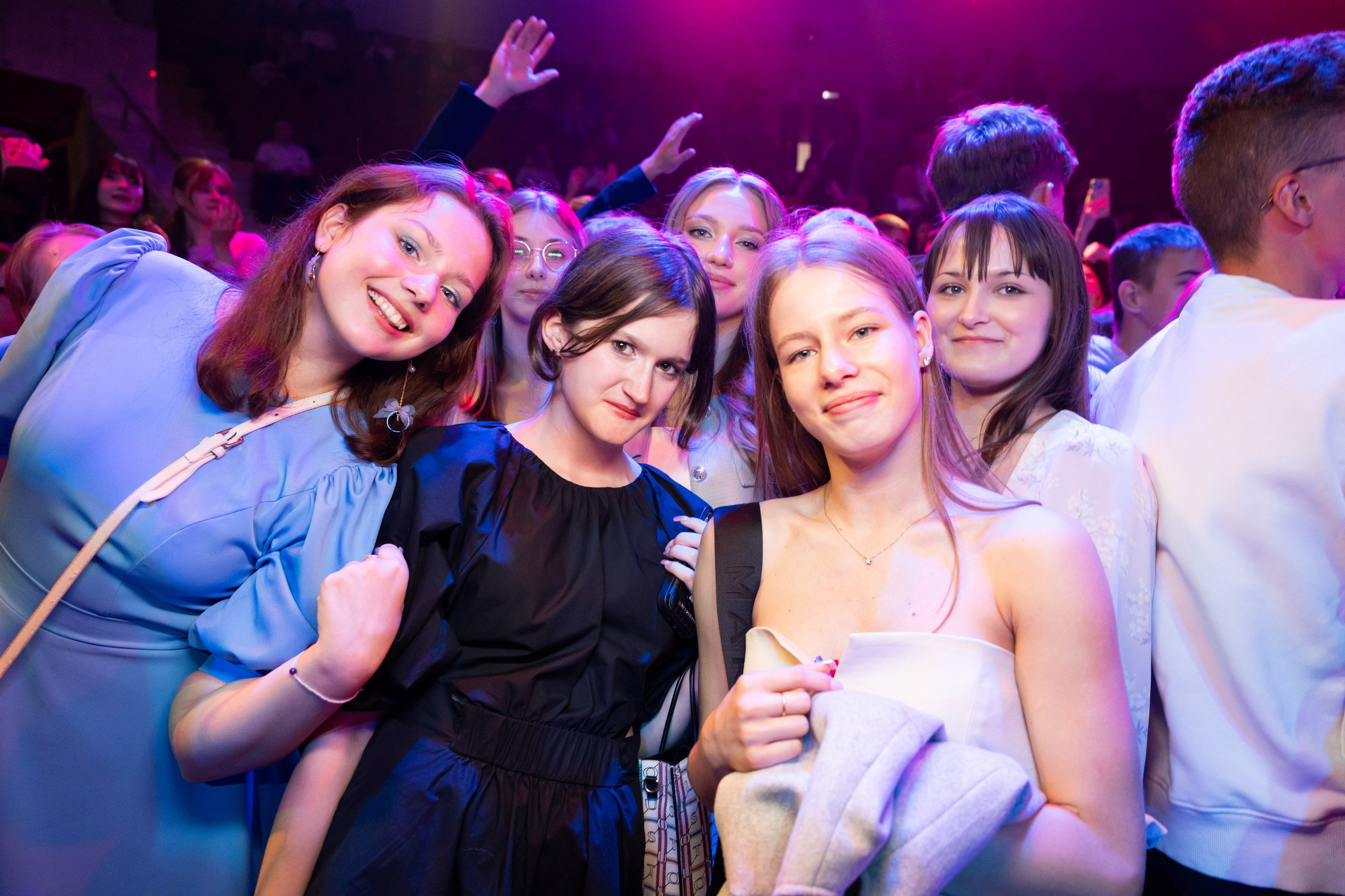 Городской бал выпускников (24 июня 2025). Репортажный фотограф Алексей Пирязев