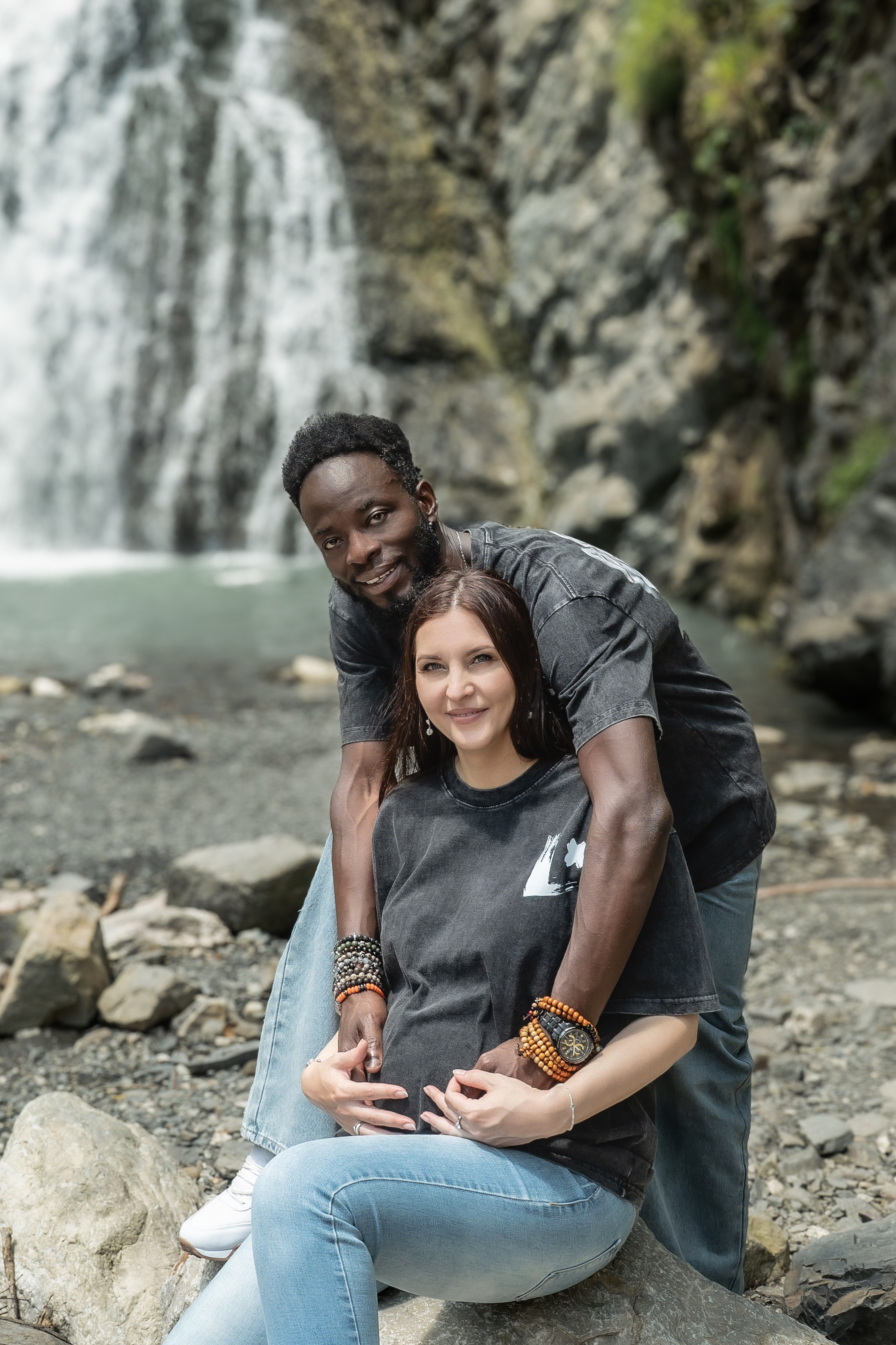 Тьерри и Светлана у реки. Наталья Слесаренко фотограф в Сочи