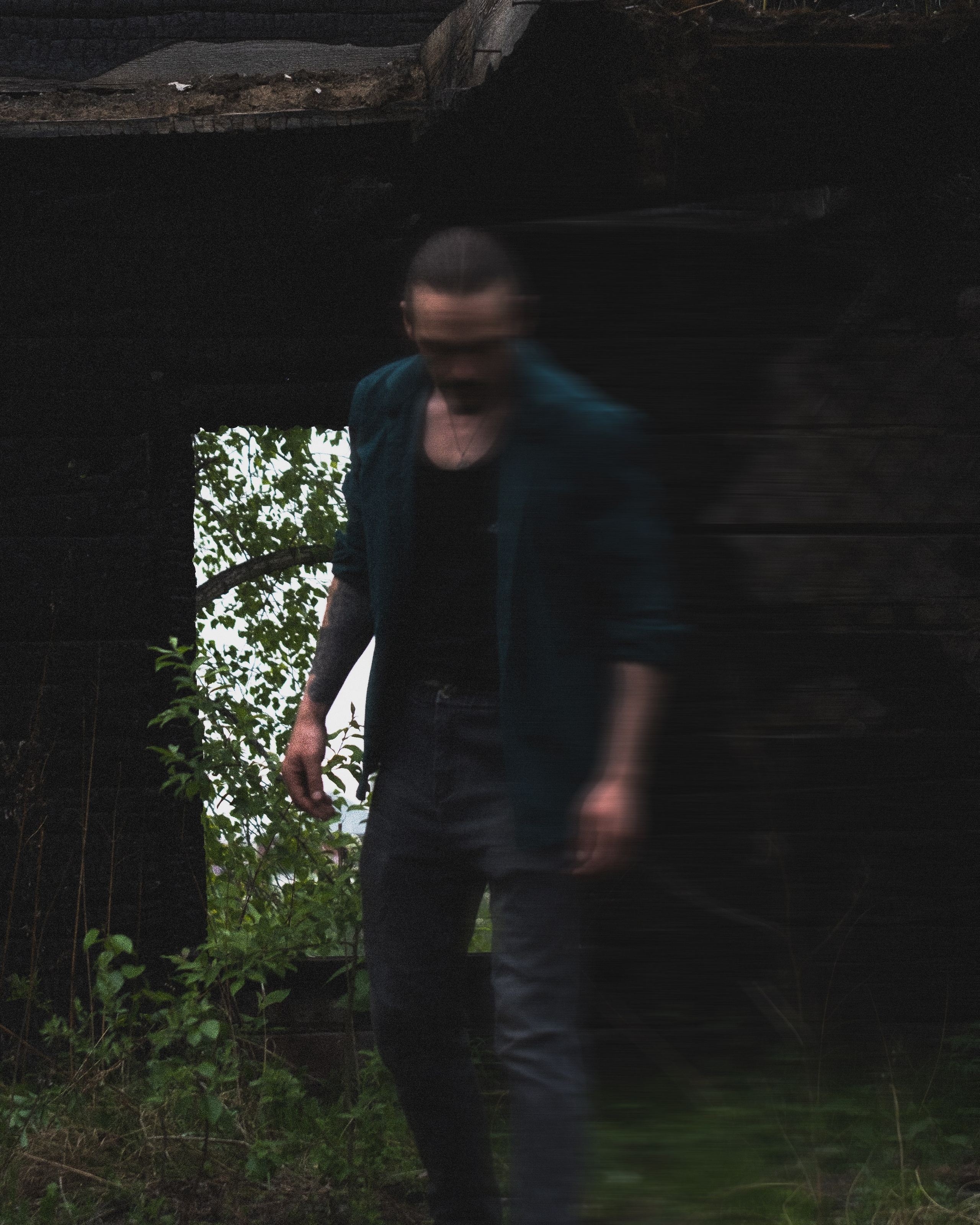 «Они шли мимо заброшенного дома». Фотограф |Герасимова София