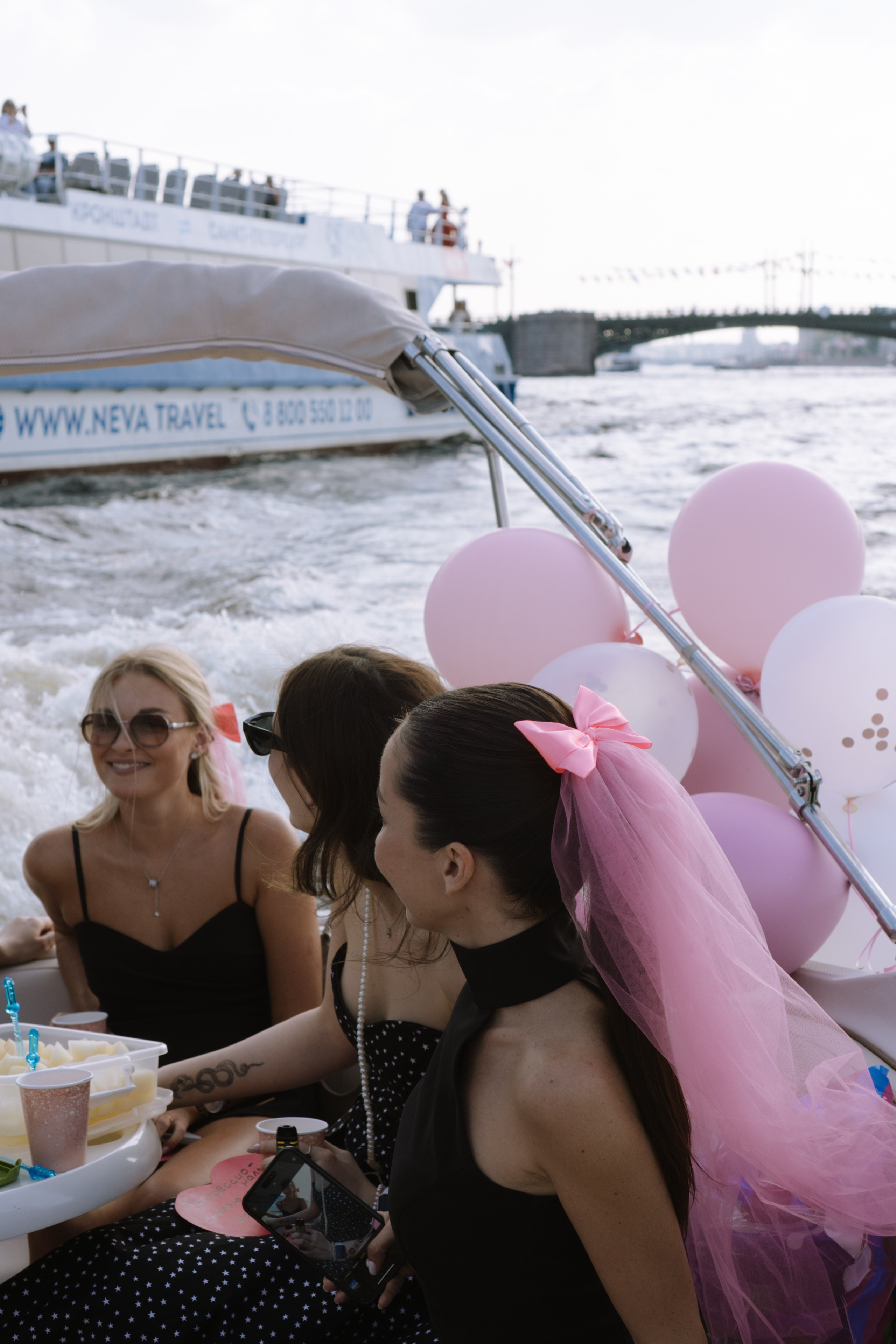 ДЕВИЧНИК НА КАТЕРЕ. Профессиональный фотограф, Санкт-Петербург — Виктория Богомолова