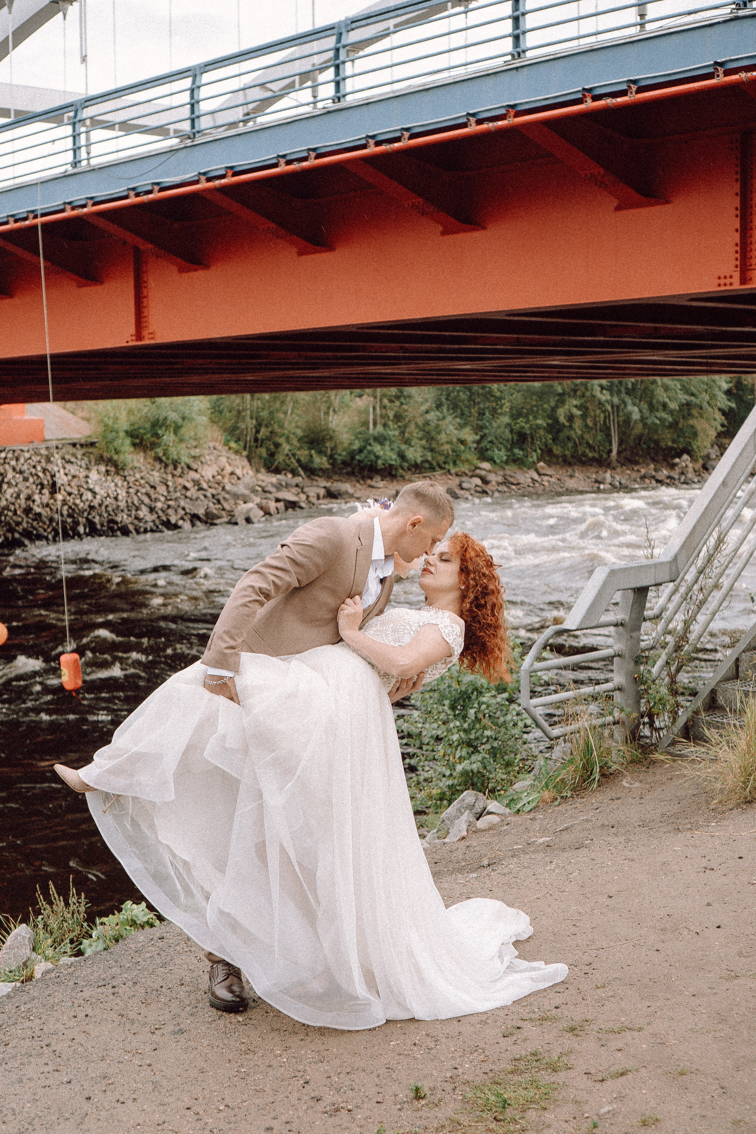 СВАДЕБНАЯ ФОТОСЕССИИЯ ПАРЫ В ГОРОДЕ ПРИОЗЕРСК В СОСНОВОМ ЛЕСУ И С ПИКАПОМ. Профессиональный фотограф, Санкт-Петербург — Виктория Богомолова
