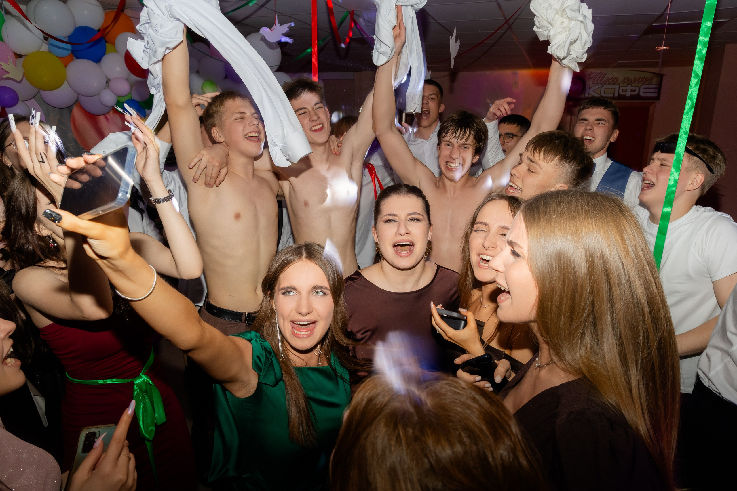 Школьный выпускной 2025 год в Минске, Беларуси. Свадебный фотограф в Минске/Беларуси Сергей Спиридонов