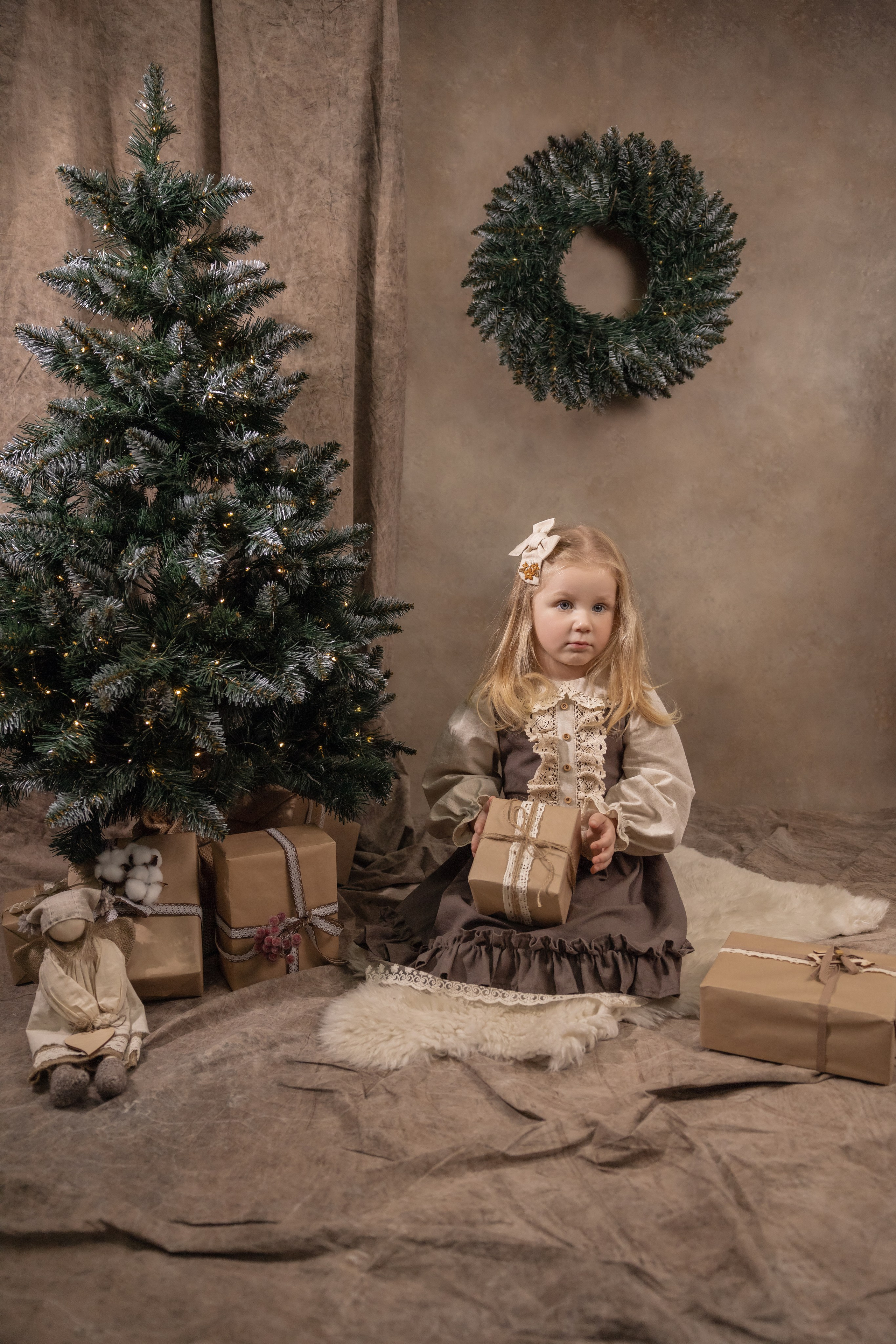 Новогодняя история маленькой Олечки. Семейный и детский фотограф Леонова Анна