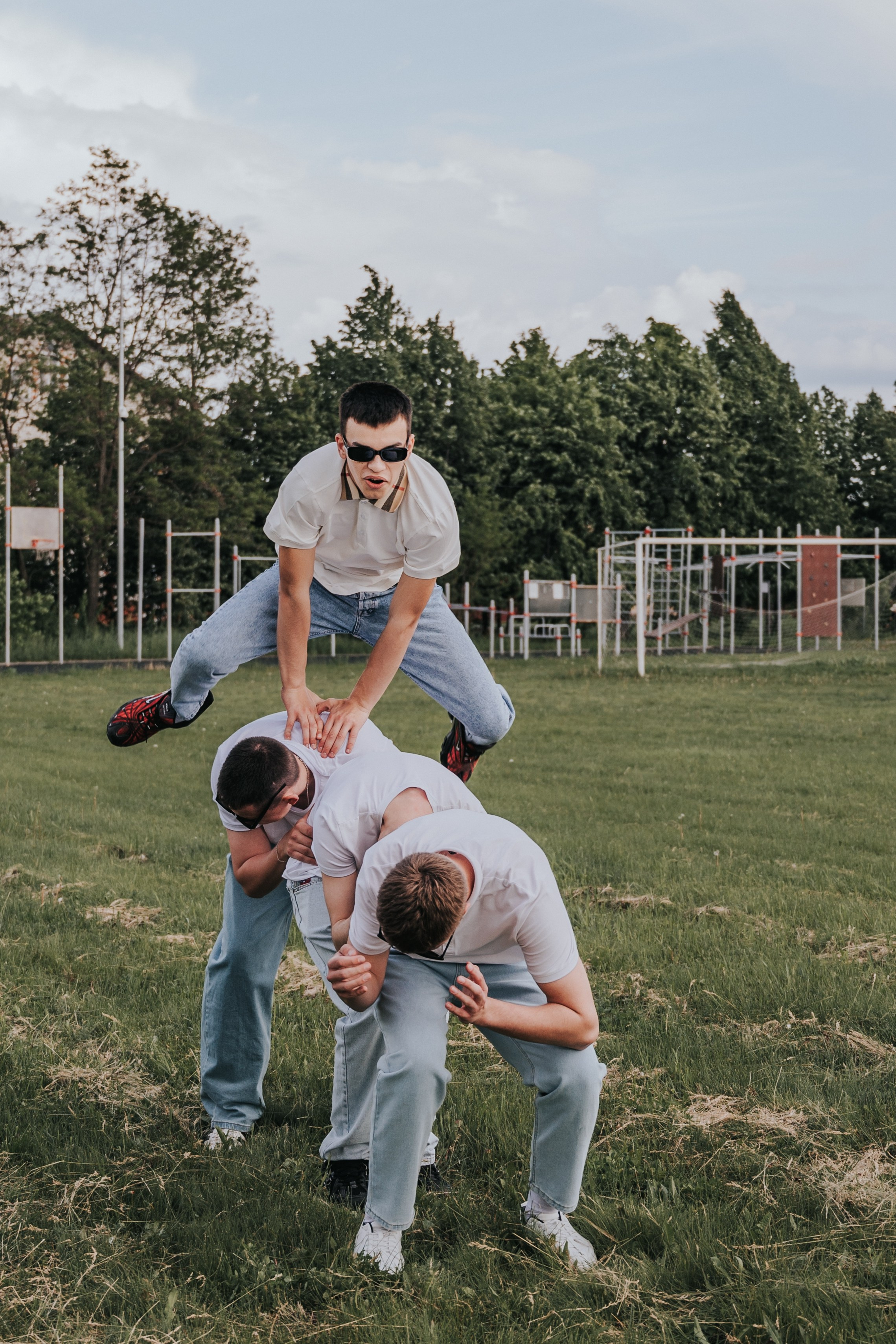 Спортплощадка. Выпускные альбомы и Школьный фотограф в Алексеевке, Бирюче, Красном