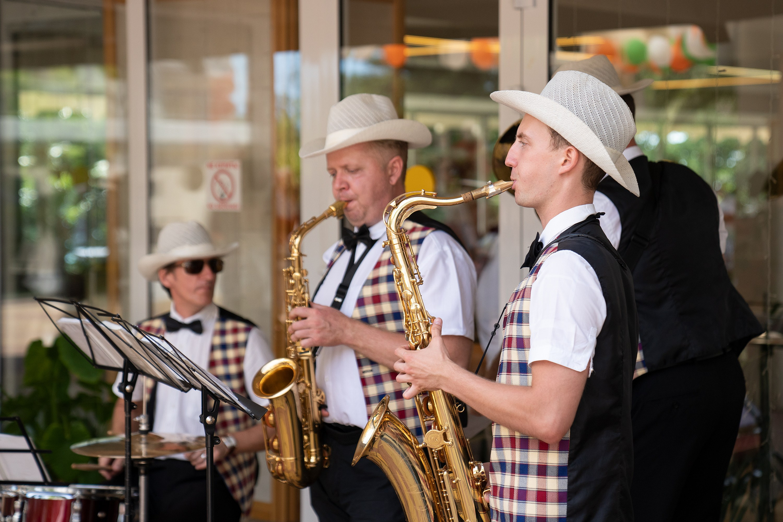 Репортажный фотограф в Сочи — профессиональная съёмка событий и мероприятий. Профессиональная фотосъемка в Сочи: репортаж, предметная, ювелирная фотосъемка, недвижимость, фуд-фотография. Фотограф Александр Афанасьев