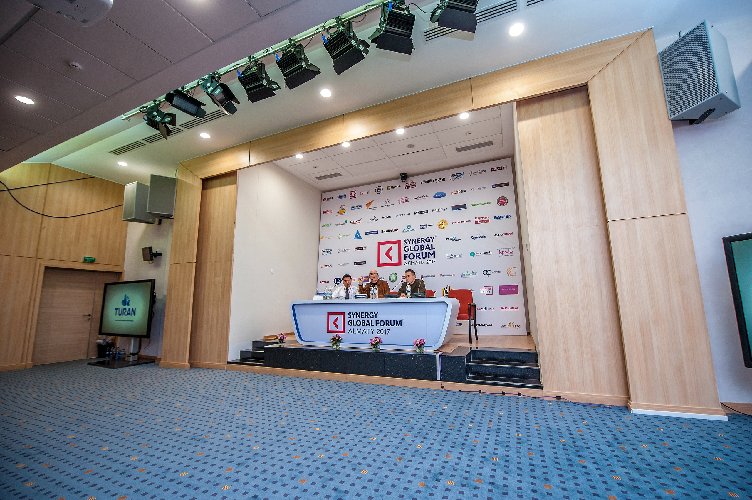 Конференции. Семинары. Елена Северина фотограф, Алматы: репортаж (спорт, концерты, конференции), предметная и фуд-съёмка, портреты, каталоги, фэшн, ретушь