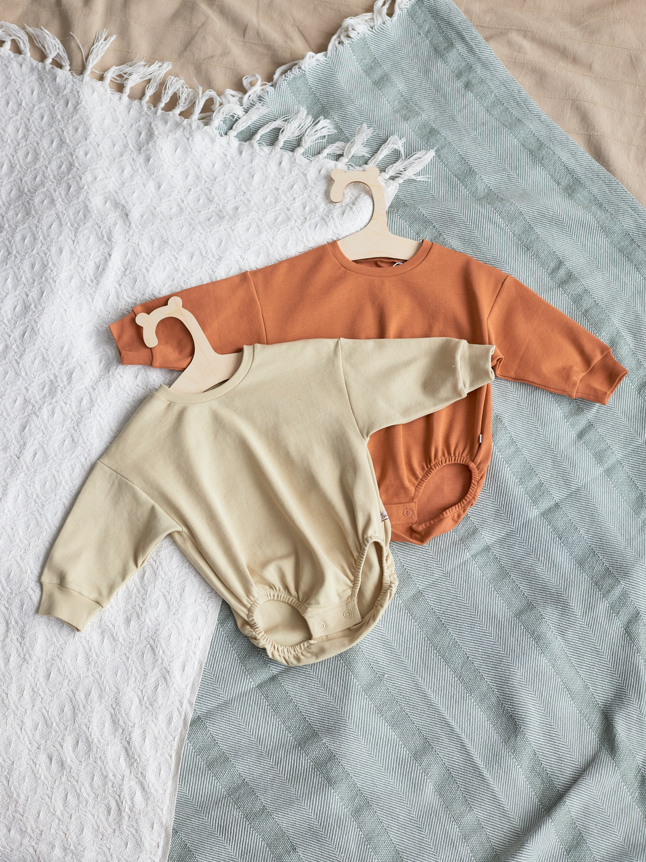 Фотосъемка детских боди Екатеринбург товары для малышей Wildberries ВБ Ozon предметка Екб заказать цена. Фотограф Екатеринбург Анастасия Жерновская | Маркетплейсы и нейрофото