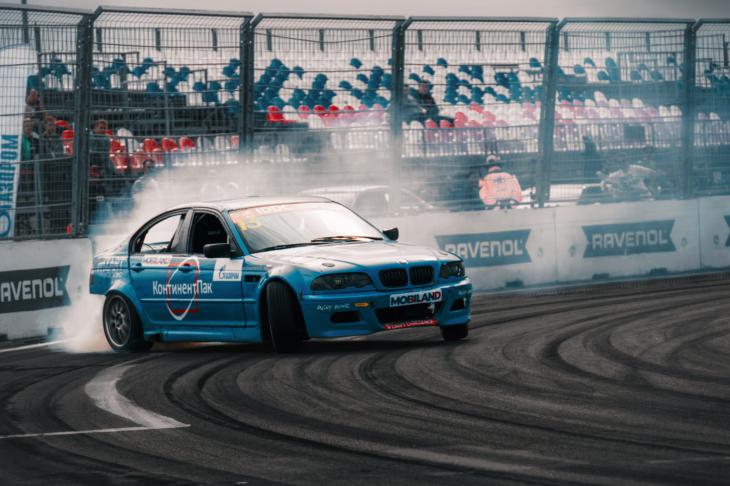 IDDC Этап 2: Бетонный Колизей и блогеры в деле