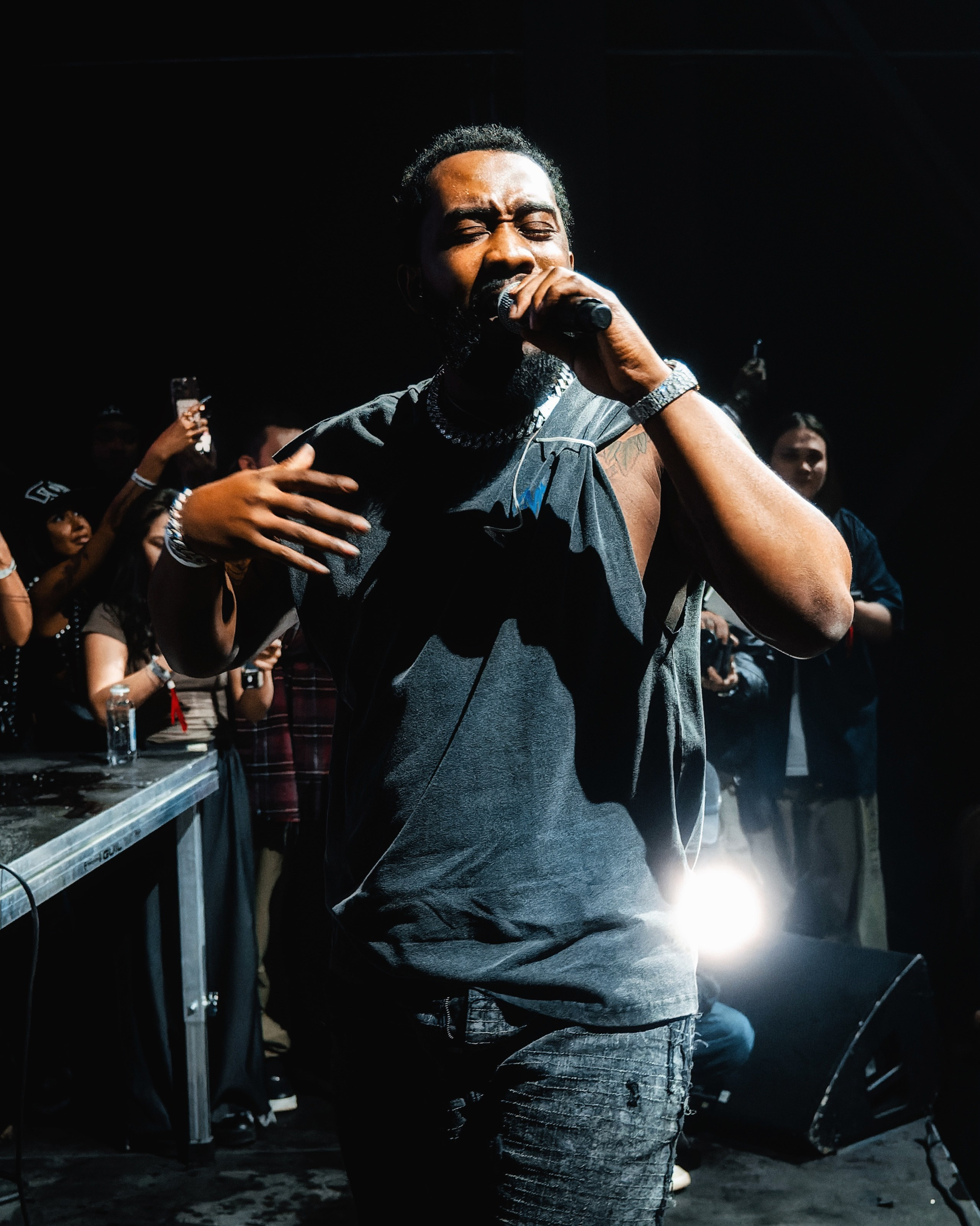 AVG x Desiigner в Tau 21.02.2025. Репортажный фотограф и видеограф в Москве