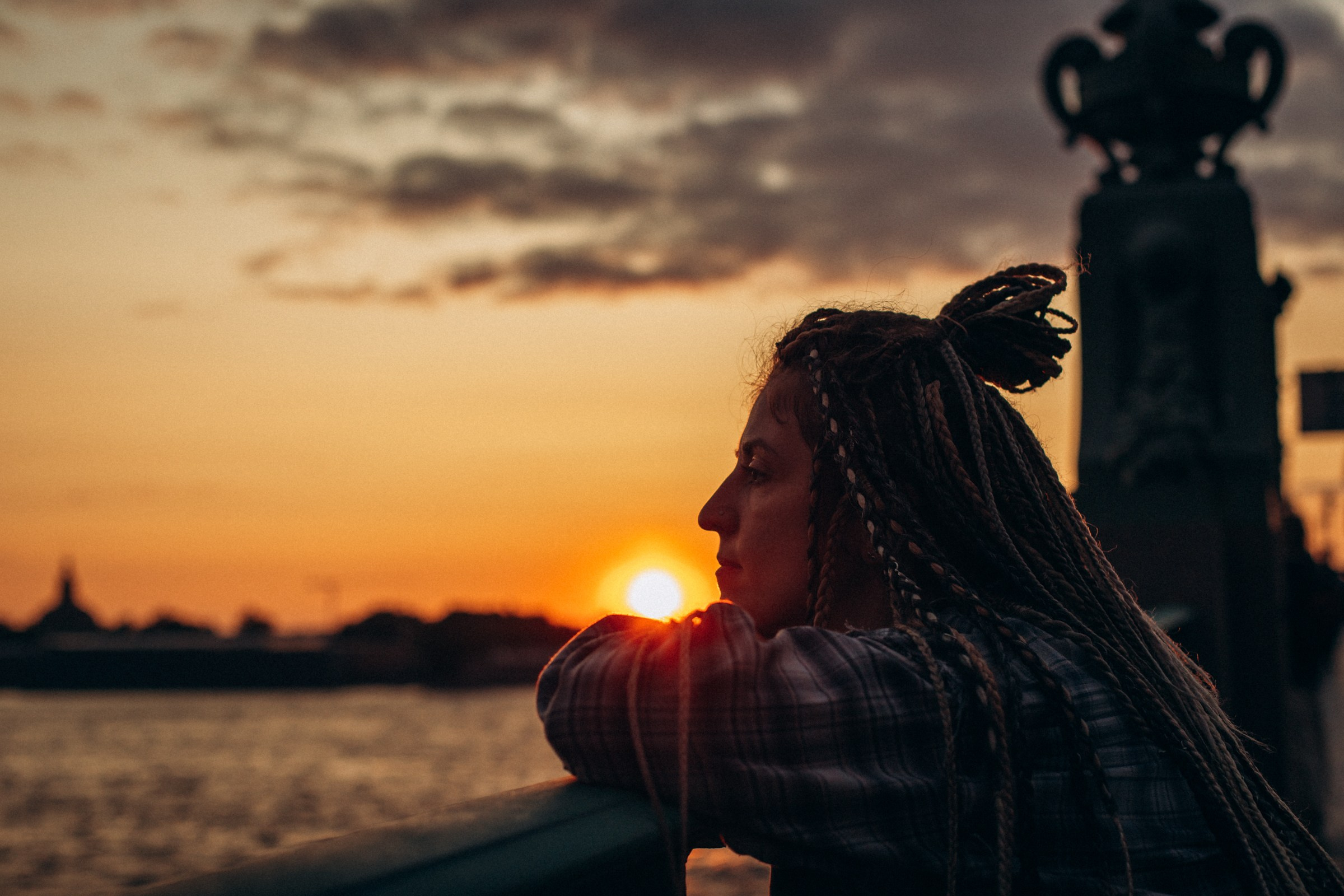 Лиза в июне. Фотопрогулка в Петербурге. Индивидуальный и семейный фотограф в Санкт-Петербурге